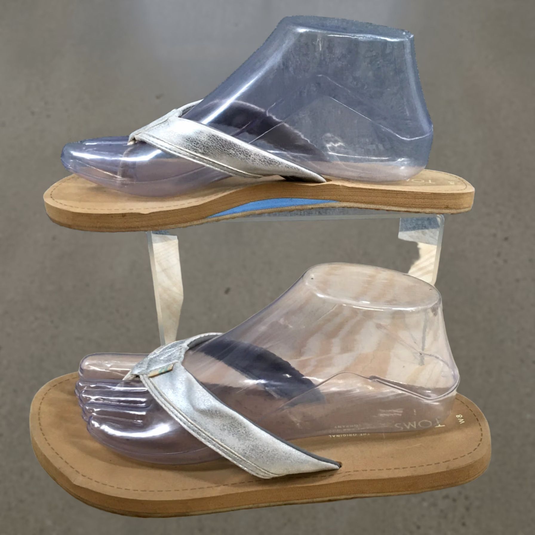 Toms TOMS Sandals Womens 8 Flip Flop Silver Toe-Post Comfort Casual Flat Shoes Size M / US 6-8 / IT 42-44 - 1 Thumbnail