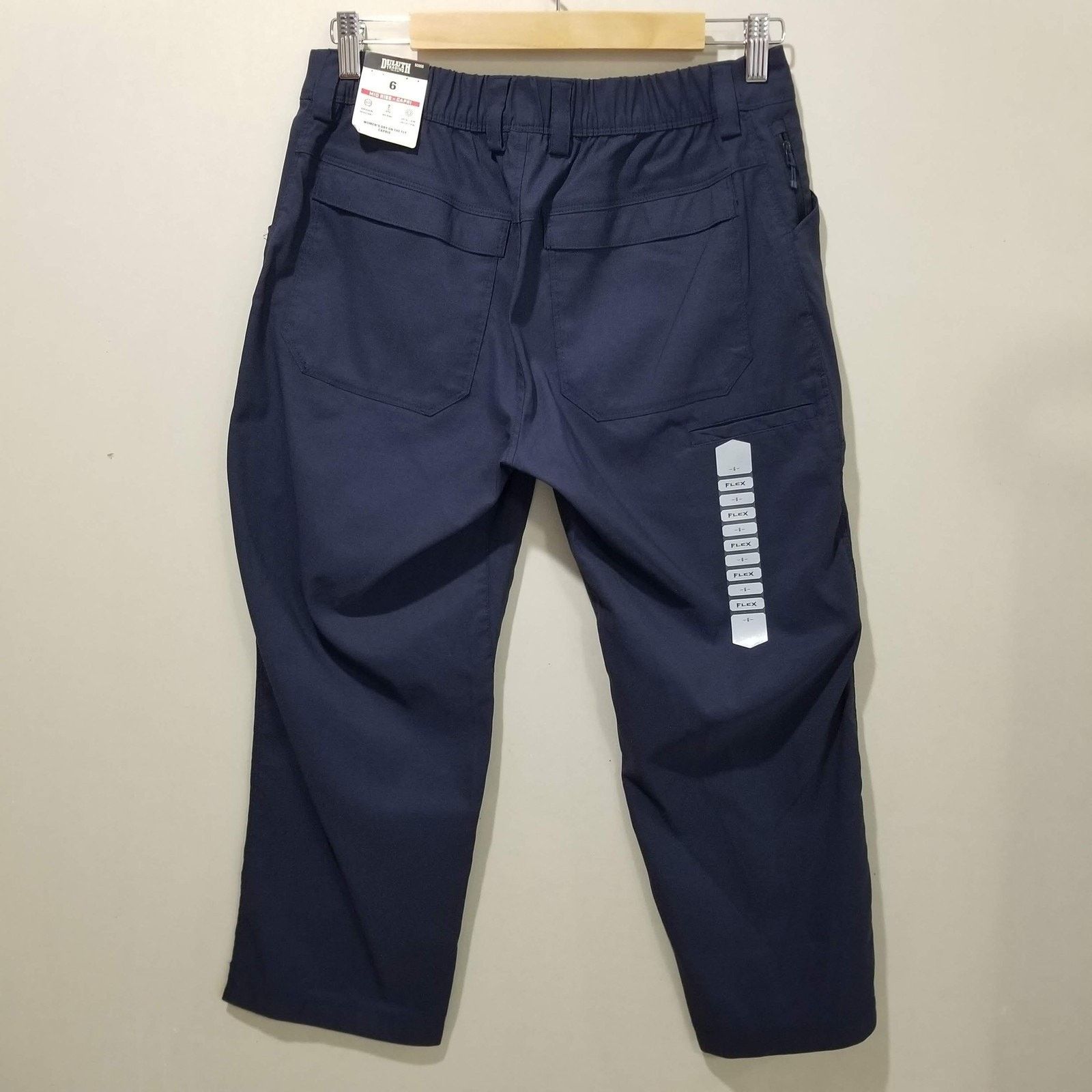 Duluth Trading Company Duluth Trading Capri Pants Womens 6 Navy Dry on the Fly NEW Size 28" / US 6 / IT 42 - 8 Thumbnail