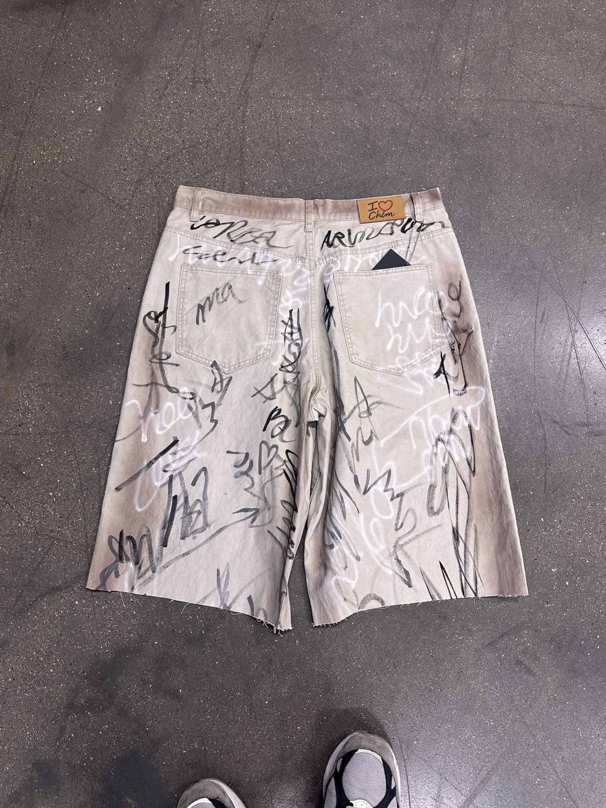 HMDD Happy memories dont die graffiti jorts cream Size US 36 / EU 52 - 2 Thumbnail