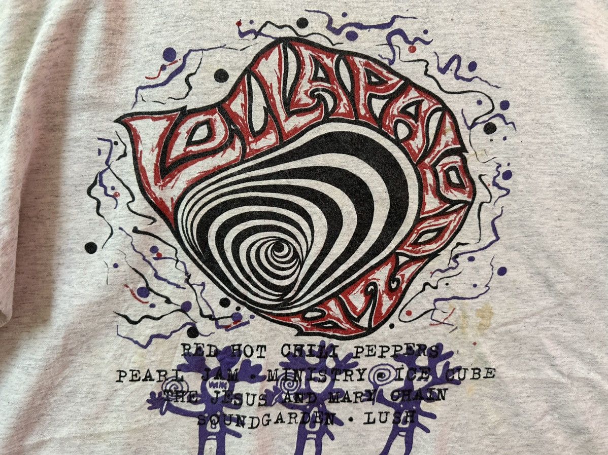Band Tees vintage 1992 LOLLAPALOOZA concert tour grunge rock t-shirts Size US XL / EU 56 / 4 - 3 Thumbnail