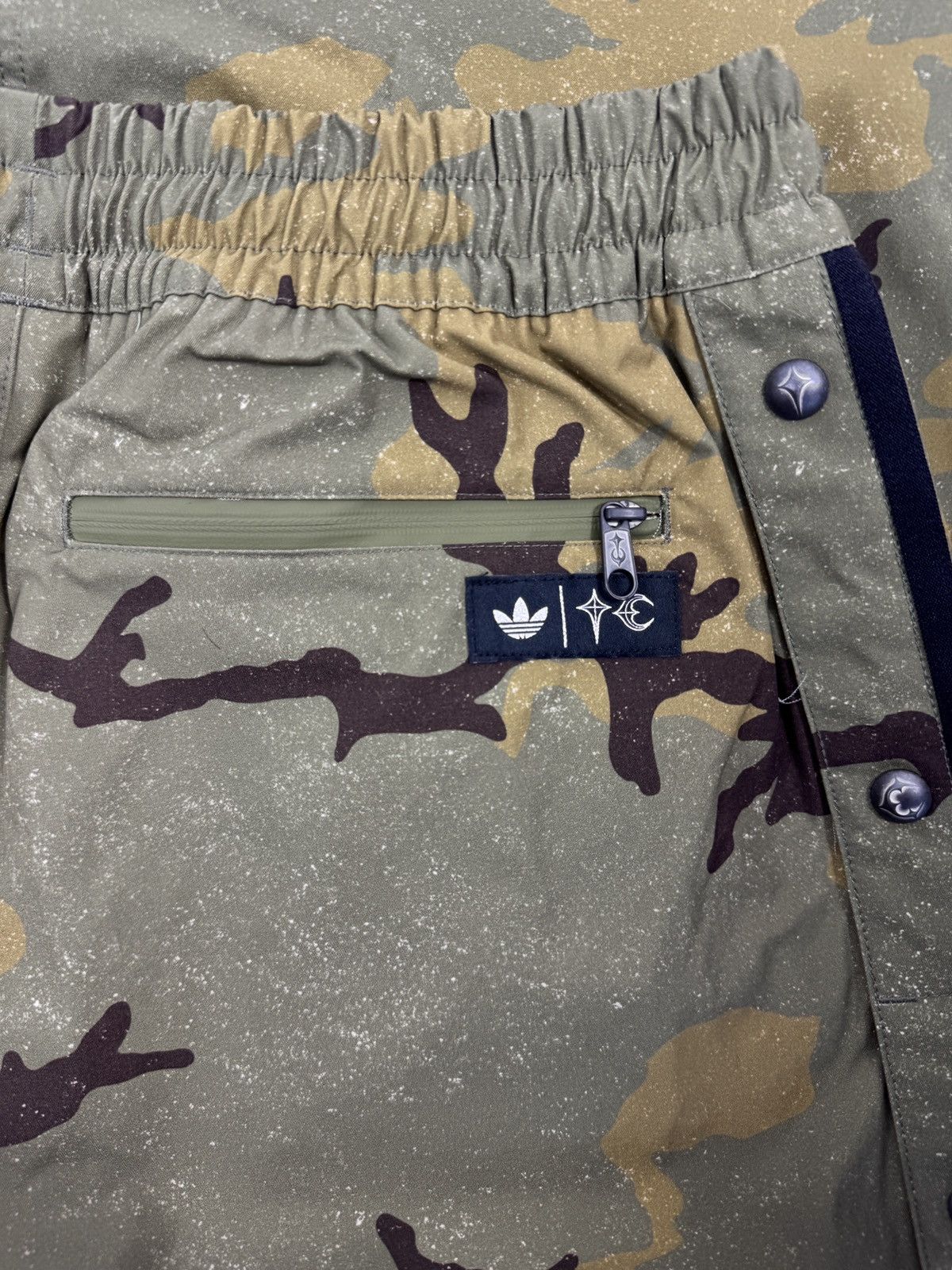 Thug Club + ADIDAS CAMOUFLAGE PRINT TROUSERS Size US 34 / EU 50 - 3 Thumbnail