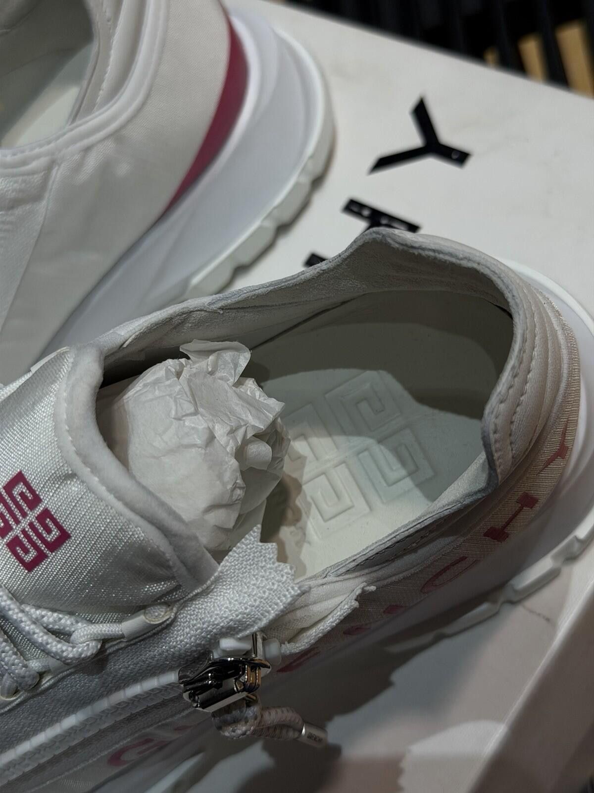 Givenchy Givenchy Spectre Logo Zip Runner Sneakers Size 39 (9US) W Size US 9 / IT 39 - 10 Thumbnail