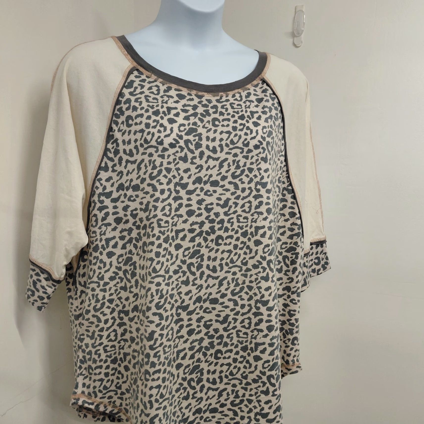 Vintage Jodifl Shirt Womens 1X Beige Leopard Print Blouse 3/4 Sleeve Top Mom Casual Autumn Western Womens Size XL / US 12-14 / IT 48-50 - 3 Thumbnail