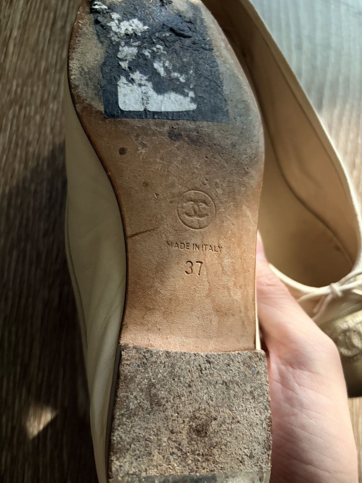 Chanel Chanel Cream & Gold Cap Toe Ballet Flats Size 37 Size US 6.5 / IT 36.5 - 7 Thumbnail