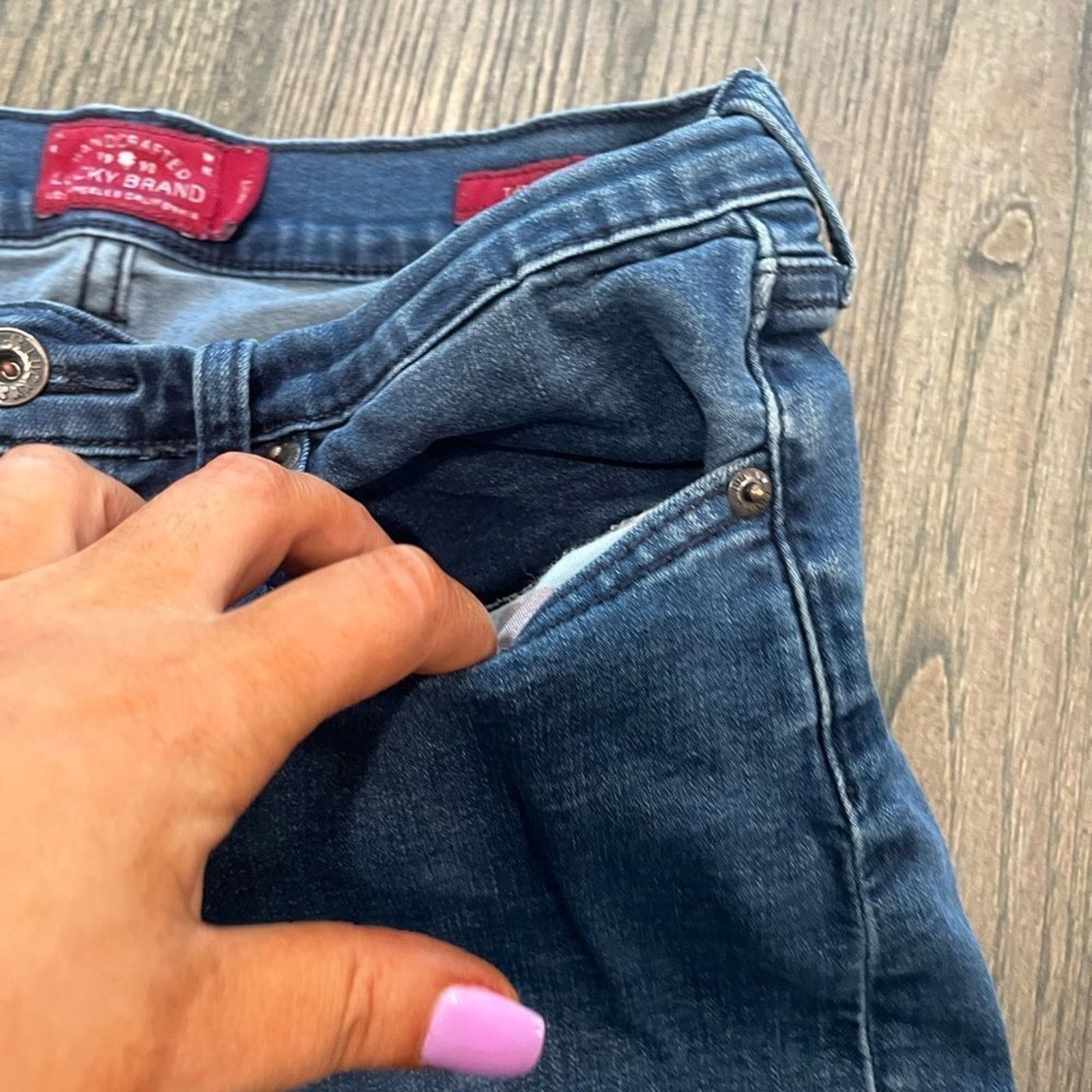 Lucky Brand Lucky Brand The Bermuda Dark Wash Denim Shorts Size 4/27 Size 27" / US 4 / IT 40 - 6 Thumbnail