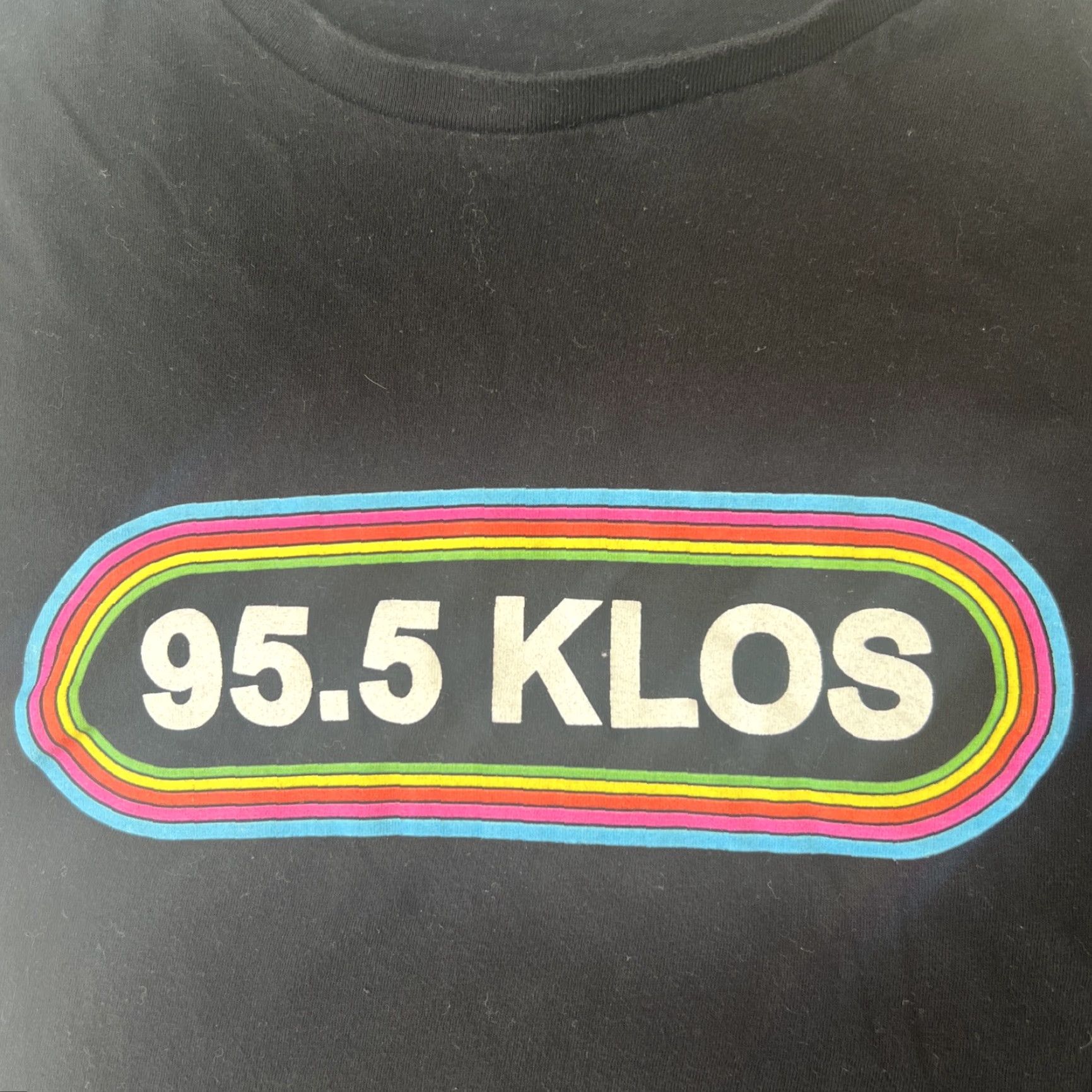 Rainbow VINTAGE Rock Station 95.5 KLOS Rainbow Outline Logo Shirt Large Black Mens T-Shirt 80s 90s Band Music Radio Logo Size US L / EU 52-54 / 3 - 2 Thumbnail