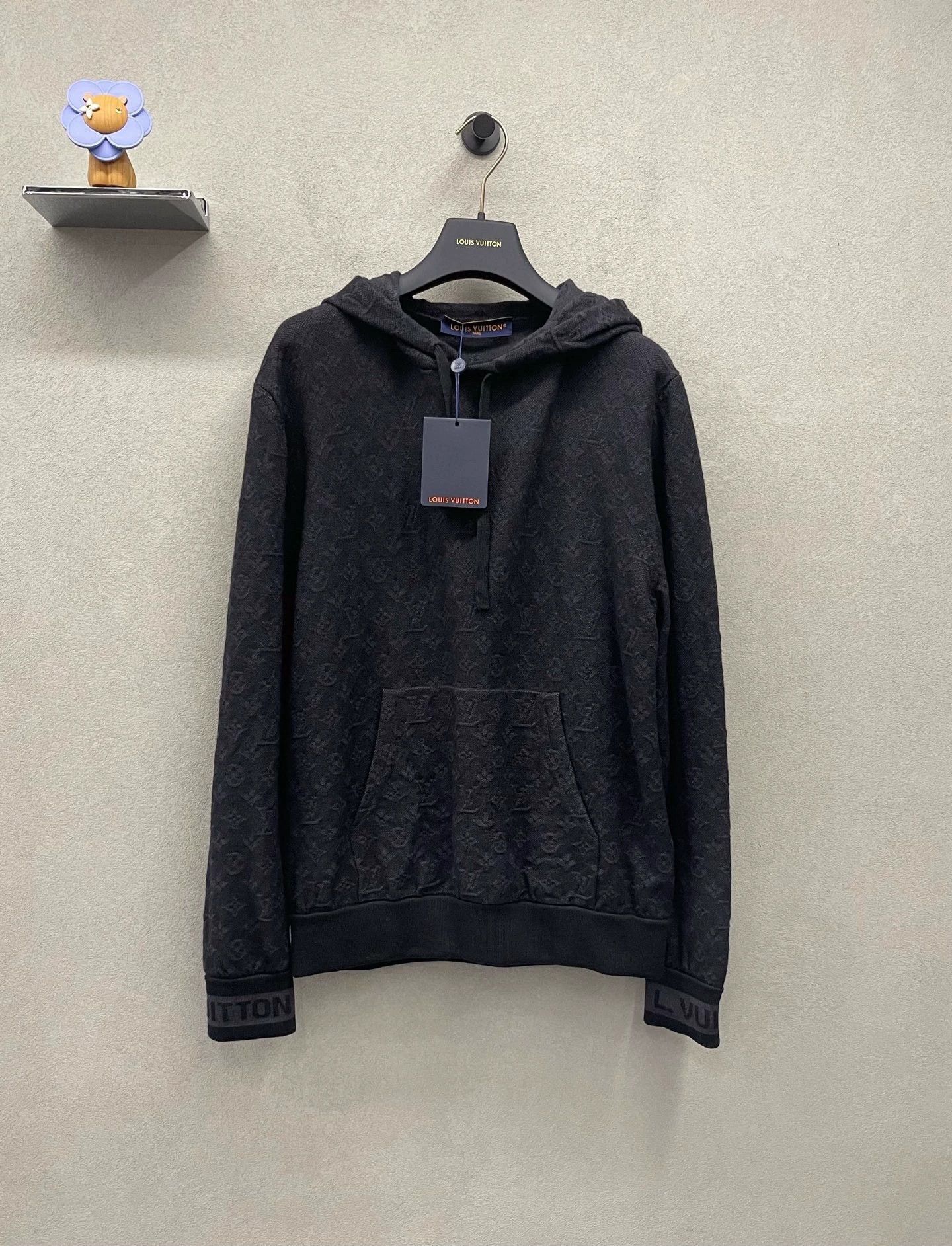 Louis Vuitton black logo embossed long sleeve hoodie Size US M / EU 48-50 / 2 - 1 Thumbnail