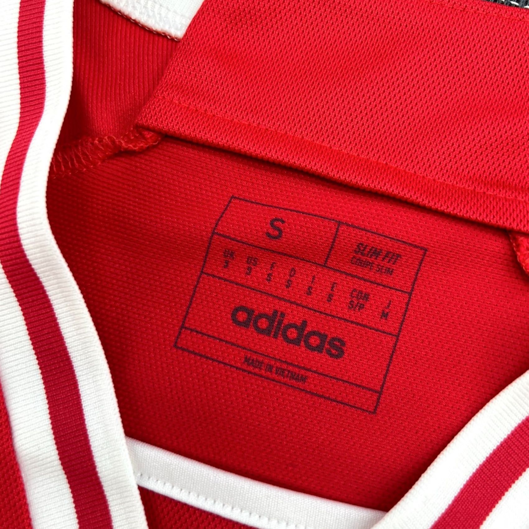 Adidas BNWT Benfica Adidas 2023-2024 Home Football Jersey Mens Small Adult Red Shirt Size US S / EU 44-46 / 1 - 4 Thumbnail