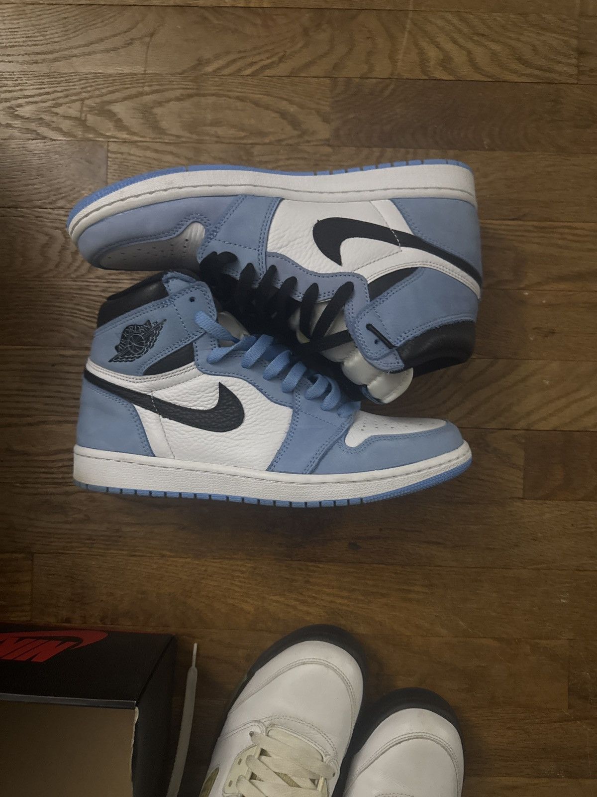 Jordan Brand Jordan 1 Retro High OG University Blue Size US 9.5 / EU 42-43 - 1 Thumbnail