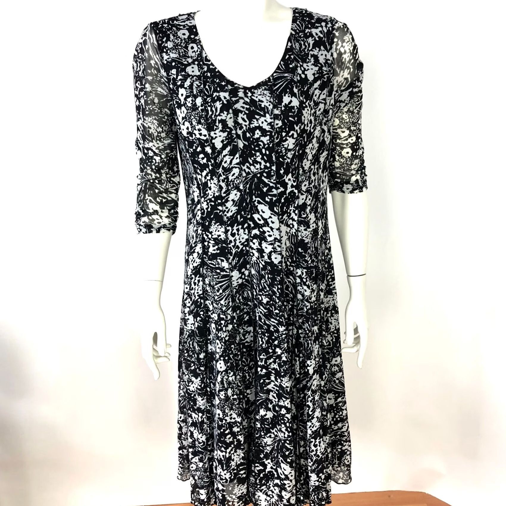 Coldwater Creek Coldwater Creek PM Petite 10-12 Flowy Geometric A-Line Midi Dress Black Size L / US 10 / IT 46 - 2 Thumbnail