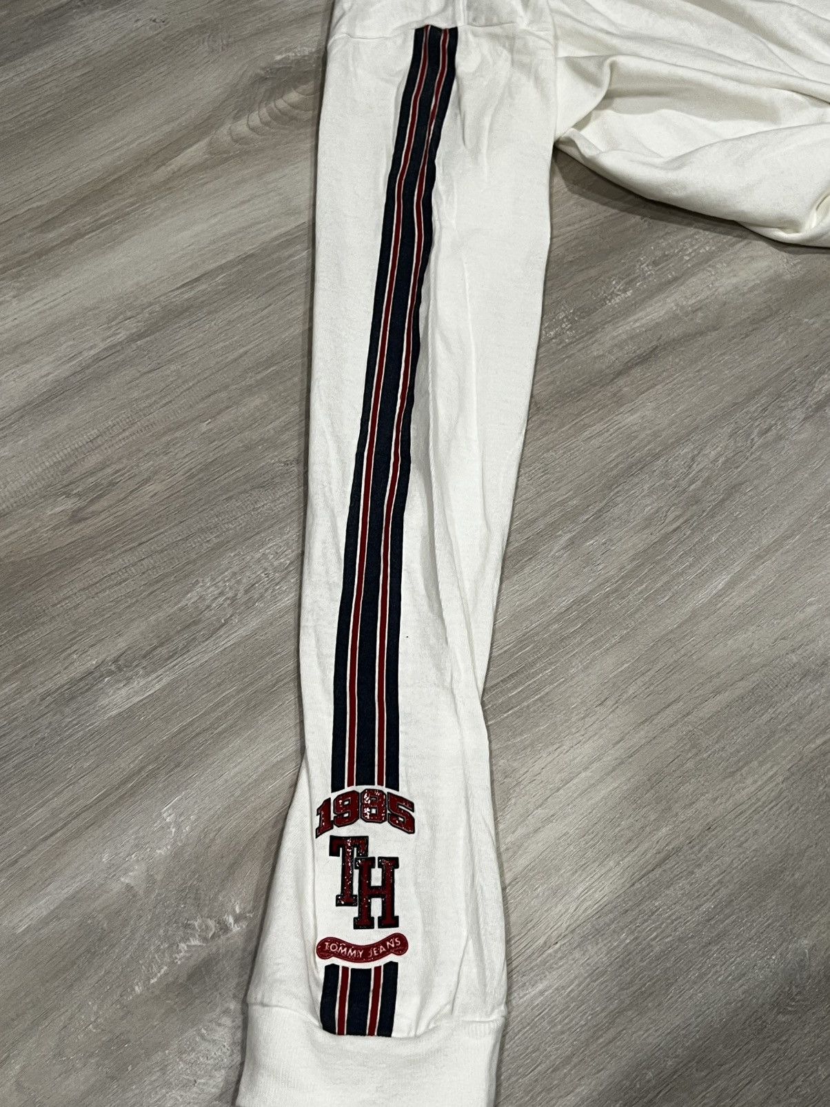 Tommy Hilfiger × Tommy Jeans × Vintage Vintage Tommy Hilfiger White Long-sleeve T-shirt Size US L / EU 52-54 / 3 - 9 Thumbnail