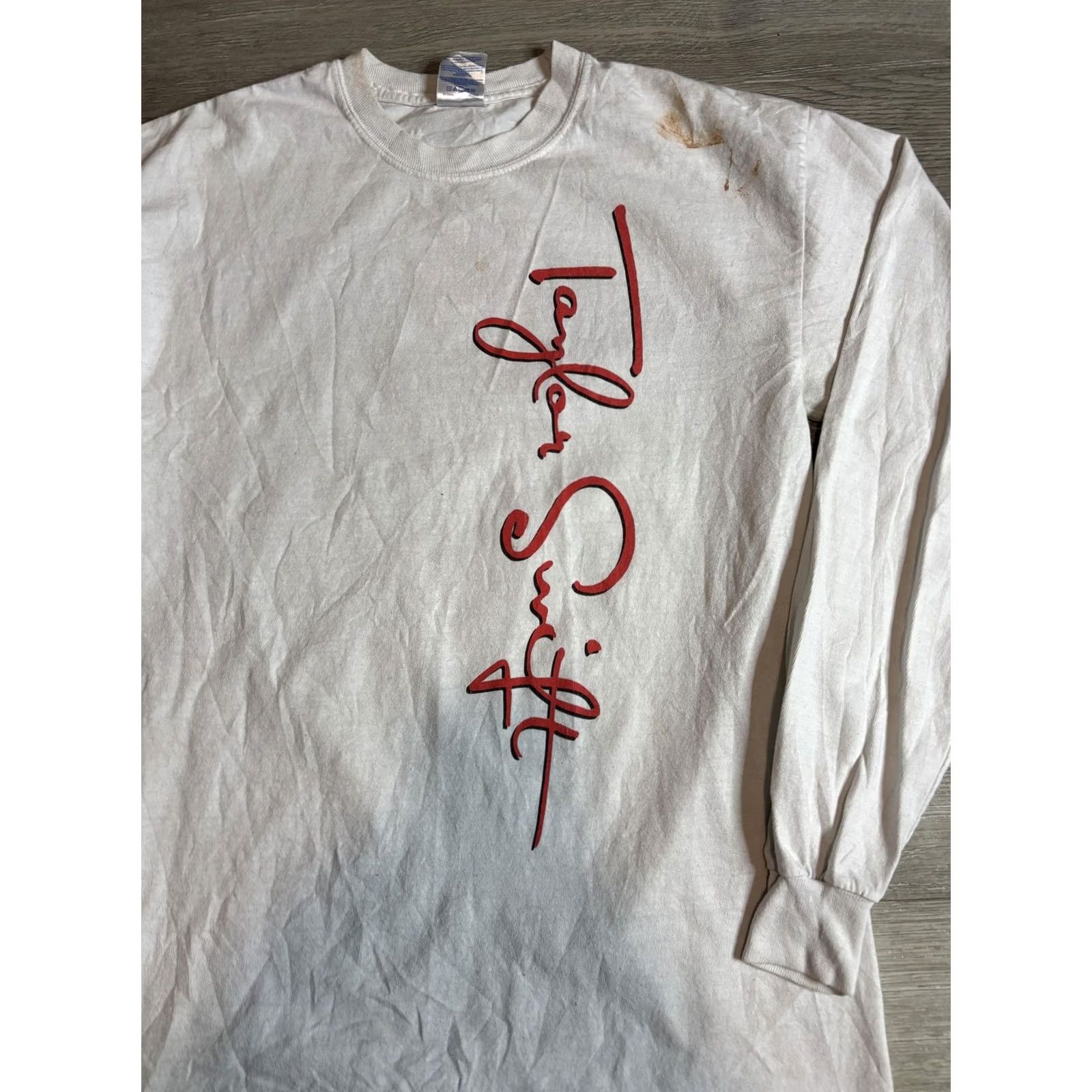 Gildan Taylor Swift Shirt Mens M White Speak Now World Tour Long Sleeve Graphic T-Shirt Size US M / EU 48-50 / 2 - 2 Thumbnail