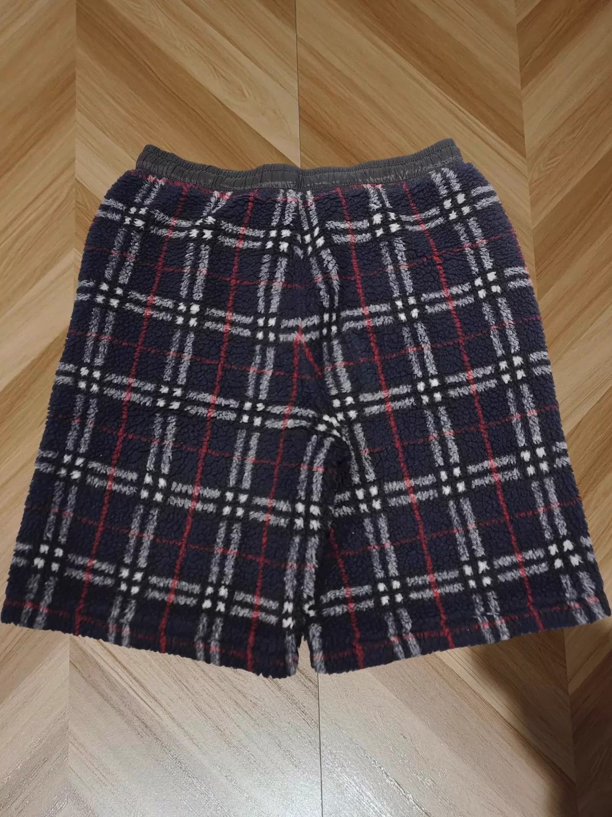 Burberry Burberry Check Teddy Short S Size 26" / US 2 / IT 38 - 2 Thumbnail