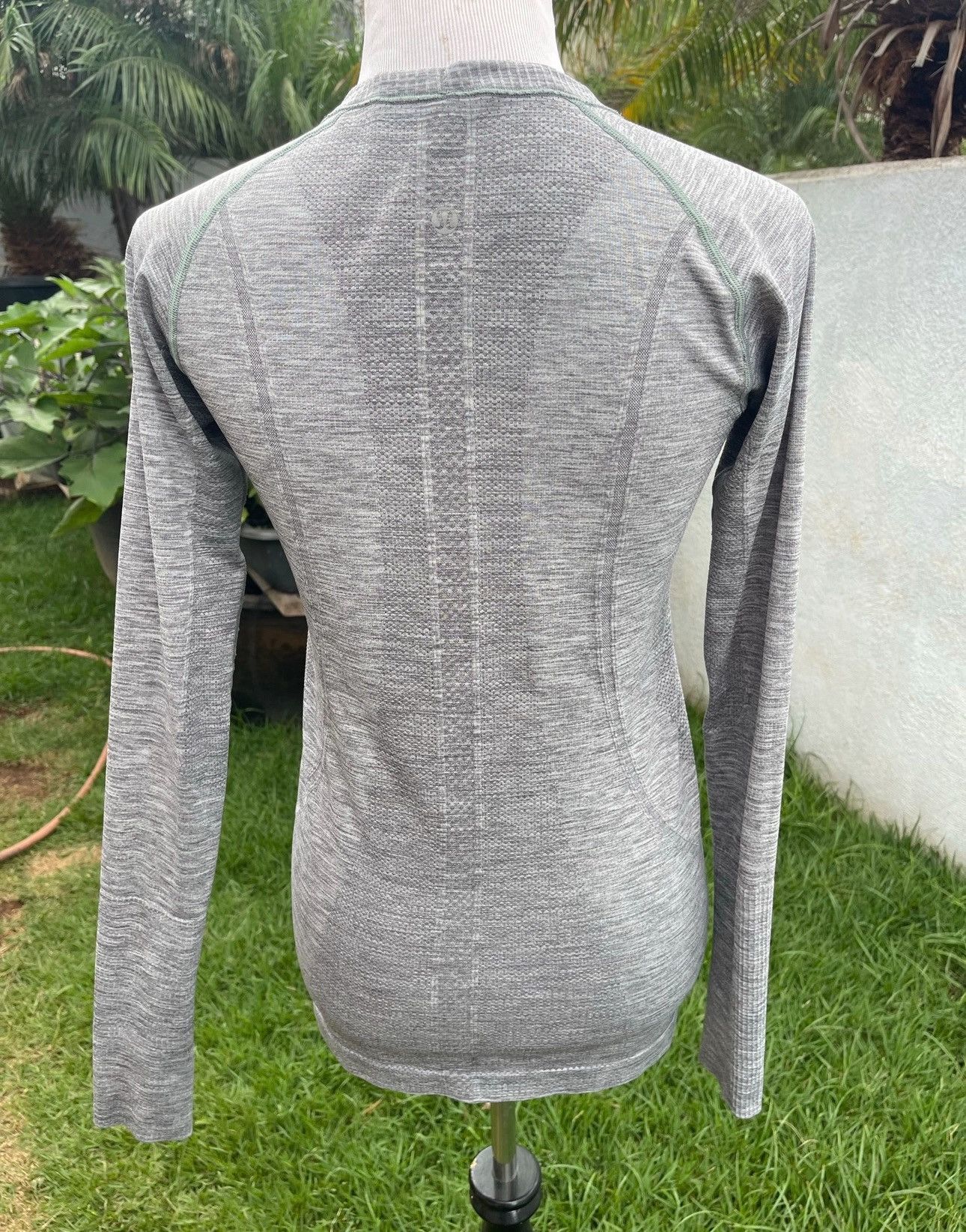 Lululemon Lululemon Swiftly Tech Long Sleeve Womens 8 Gray Thumb Holes Size M / US 6-8 / IT 42-44 - 2 Thumbnail