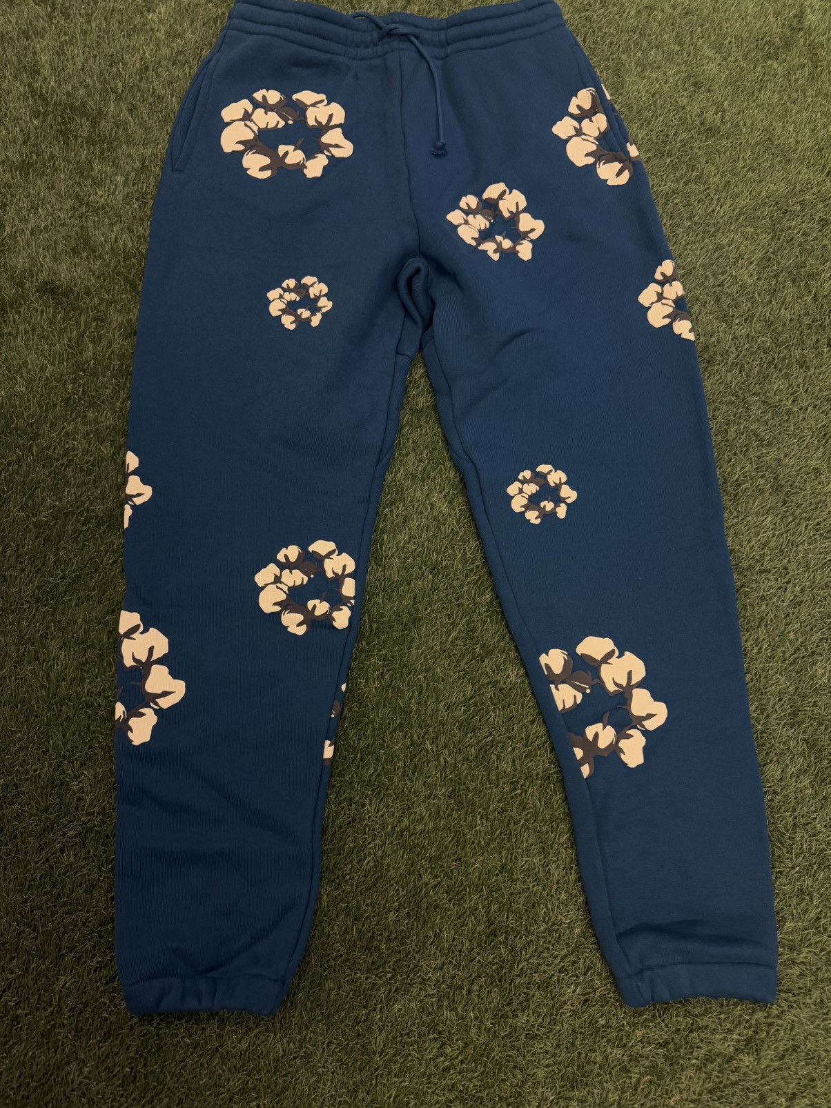 Cactus Plant Flea Market × DENIM TEARS Denim Tears x CPFM Cotton Wreath Sweatpants (M) (NEW) Size US 29 - 4 Thumbnail