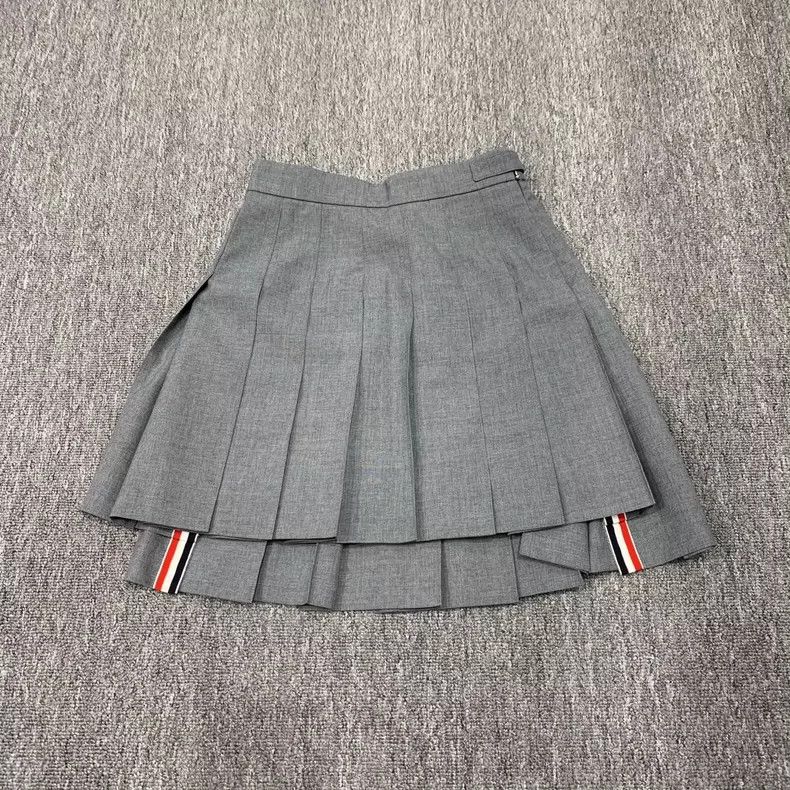Thom Browne Thom Browne Pleated skirt 2506-Nextarrow Size 26" / US 2 / IT 38 - 1 Thumbnail