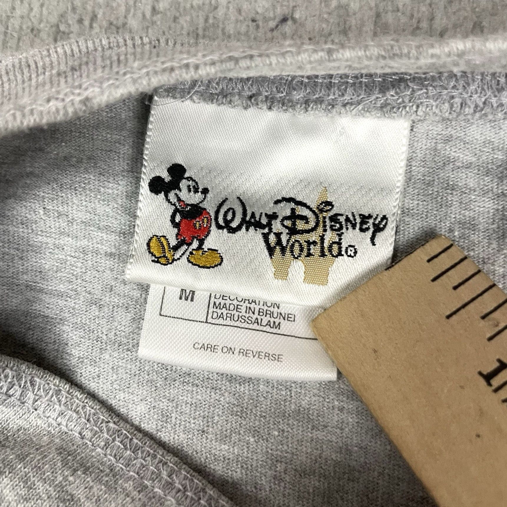 Disney VINTAGE Walt Disney World T Shirt Mens M Gray Mickey Embroidered 90s Disney Cartoon Goofy Pluto Characters Size US M / EU 48-50 / 2 - 5 Thumbnail