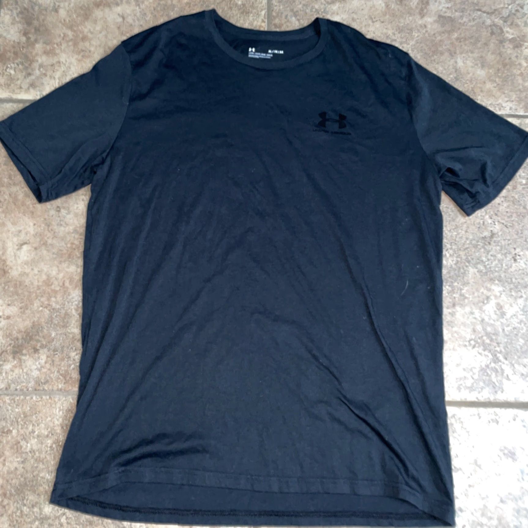 Under Armour Under Armour loose black Performance Tee Mens XL T-Shirt Black Size US XL / EU 56 / 4 - 2 Thumbnail