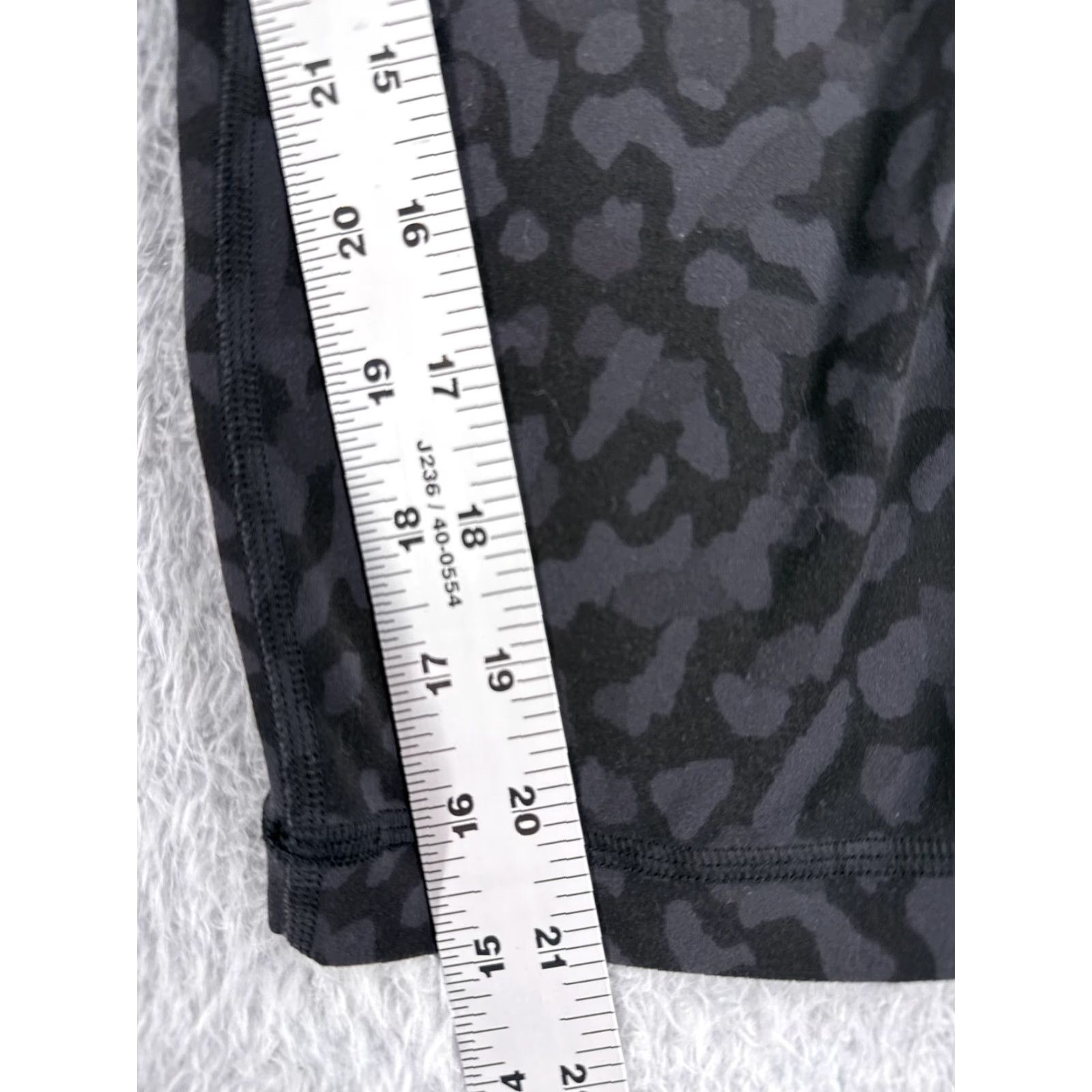 Lululemon Lululemon Align Pants Womens 8 Black Gray Camo Cropped 21" Inseam Pockets Yoga Gym Trousers Classic Fit Size 30" / US 8 / IT 44 - 6 Thumbnail