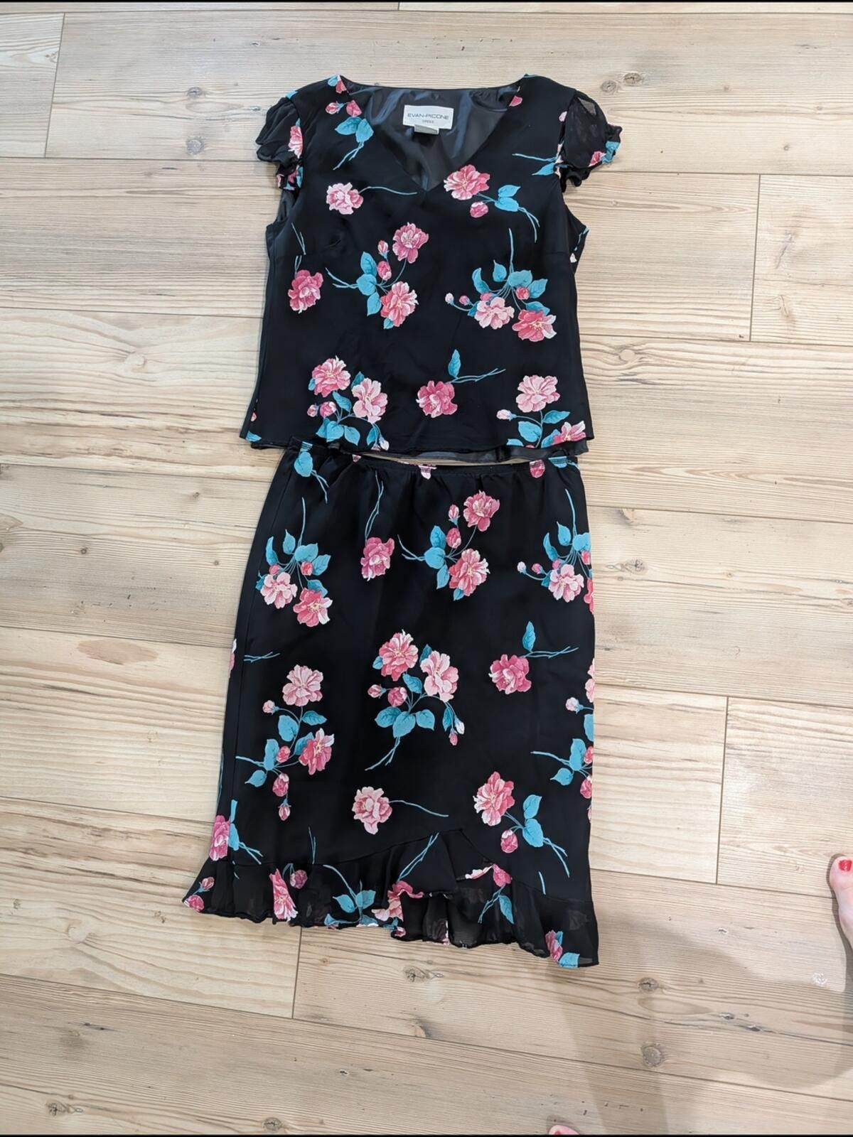 Evan Picone Evan Picone Black Top And Skirt with Pink Floral Accent Size 34" / US 12 / IT 48 - 2 Thumbnail