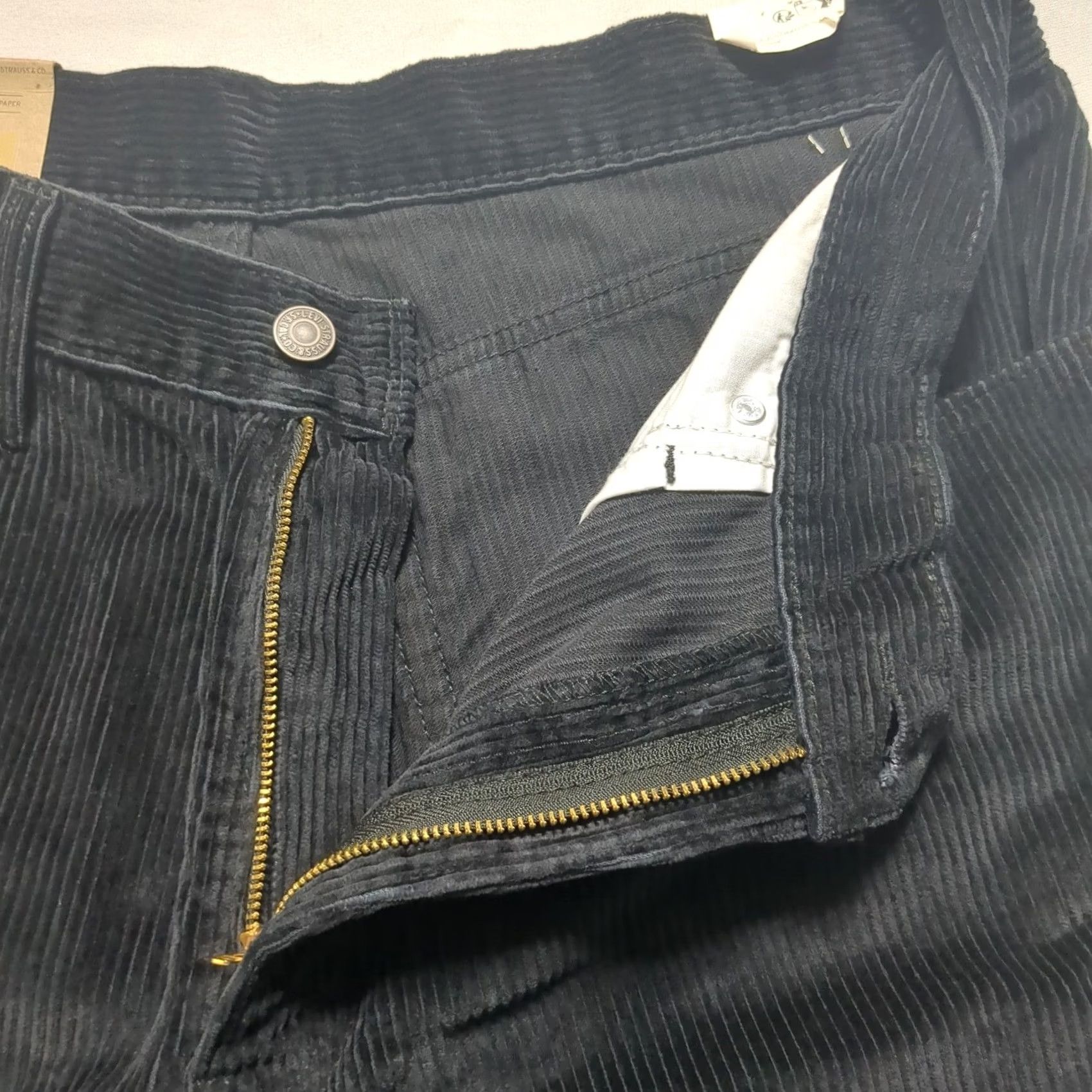 Levi's Levi's High-Waisted Mom Jeans Black Corduroy 33x30 Women 5-Pocket Vintage Style NWT Fall Winter Size 24" / US 00 / IT 34 - 6 Thumbnail