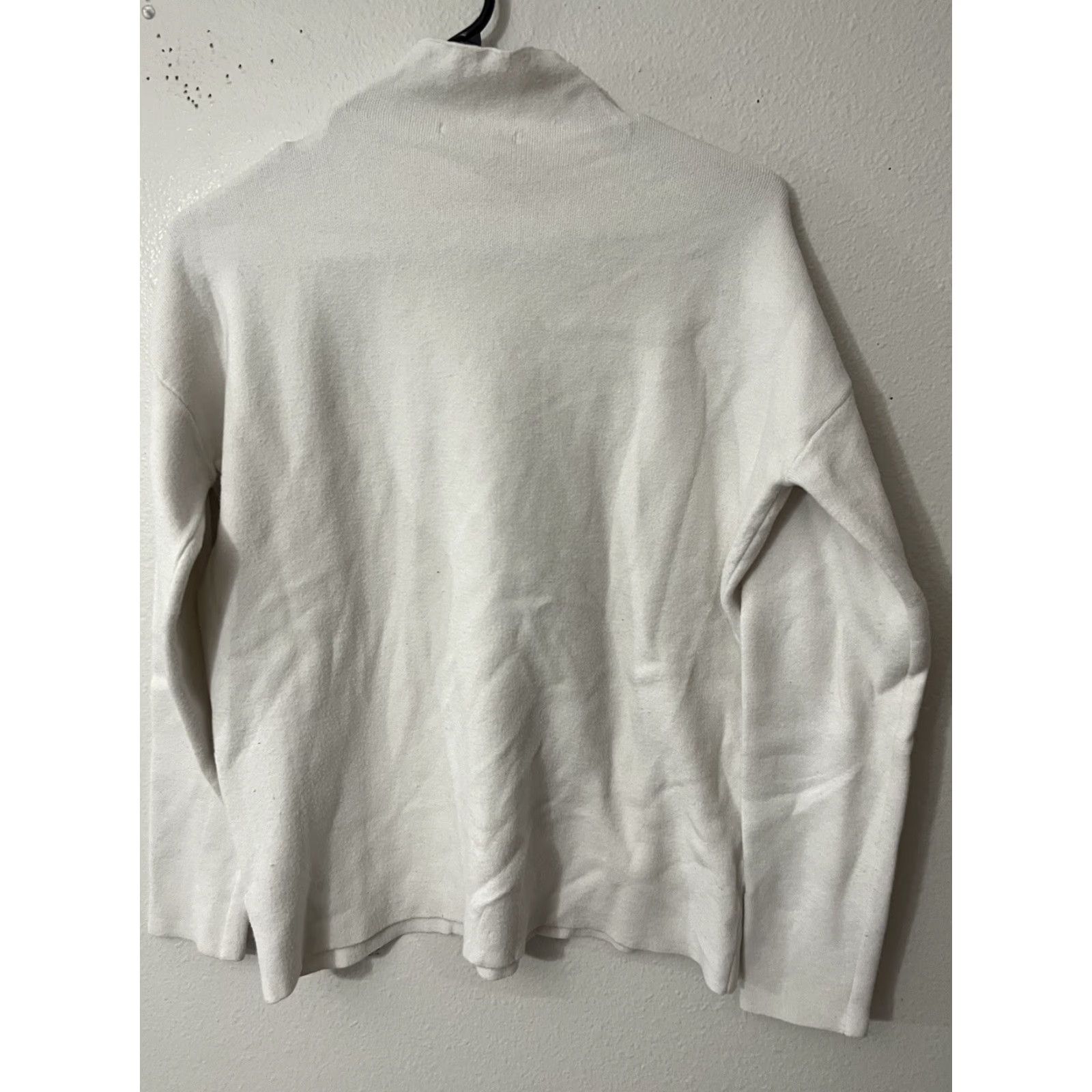 Vintage T TAHARI Ivory Ribbed Button Dolman Sleeve Crew Neck Sweater Sm Womens Size S / US 4 / IT 40 - 3 Thumbnail