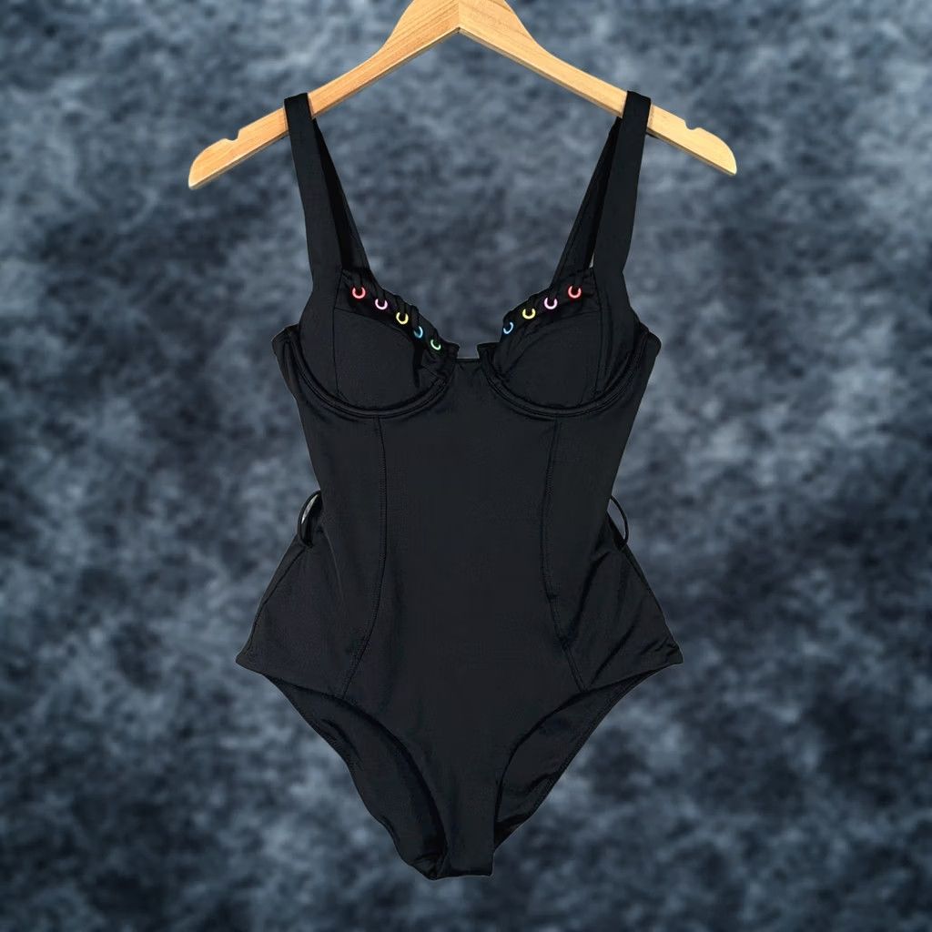 Vintage Vetchy One Piece Swimwear Women S Black Nylon Spandex Tank Adjustable Strap Built-In Bra Removable Pads Lace Underwire Victoria Beach Resort Vintage? Size ONE SIZE - 1 Thumbnail
