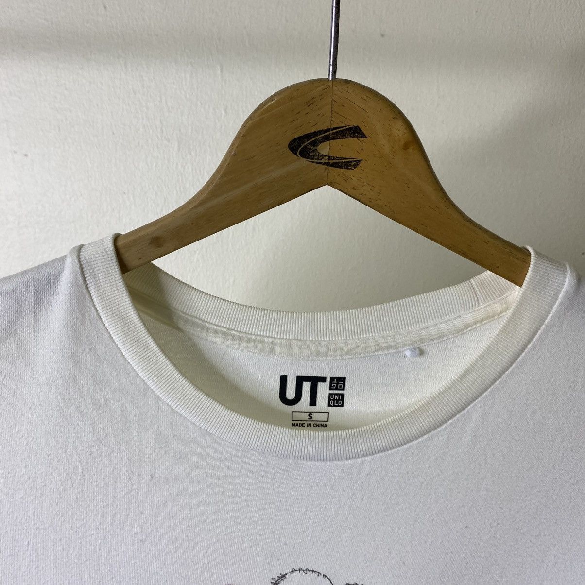 Kaws Kaws x Uniqlo Collaboration Streetwear Tshirt Size US S / EU 44-46 / 1 - 4 Thumbnail