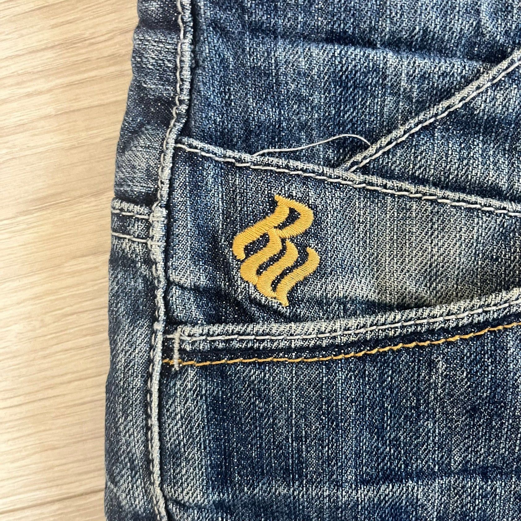 Rocawear rocawear embroided denim shorts Size US 31 - 8 Thumbnail