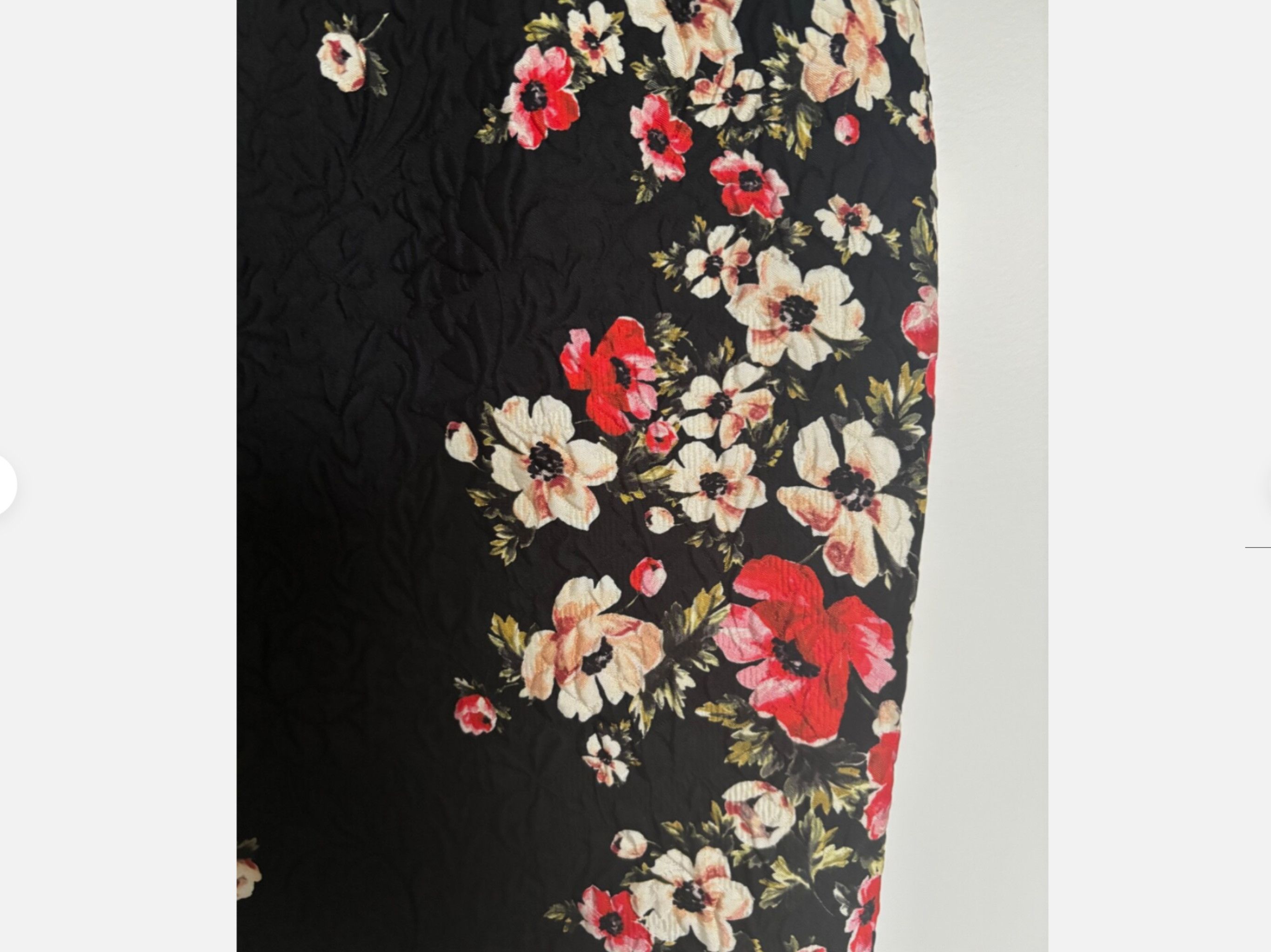 Dolce & Gabbana Dolce & Gabbana Floral Skirt, with original tags Size 27" / US 4 / IT 40 - 11 Thumbnail