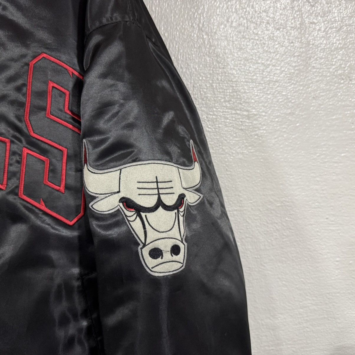 Majestic Vtg Chicago Bulls Satin Bomber Jacket Red Black Mens 2-3XL Size US XXL / EU 58 / 5 - 12 Thumbnail