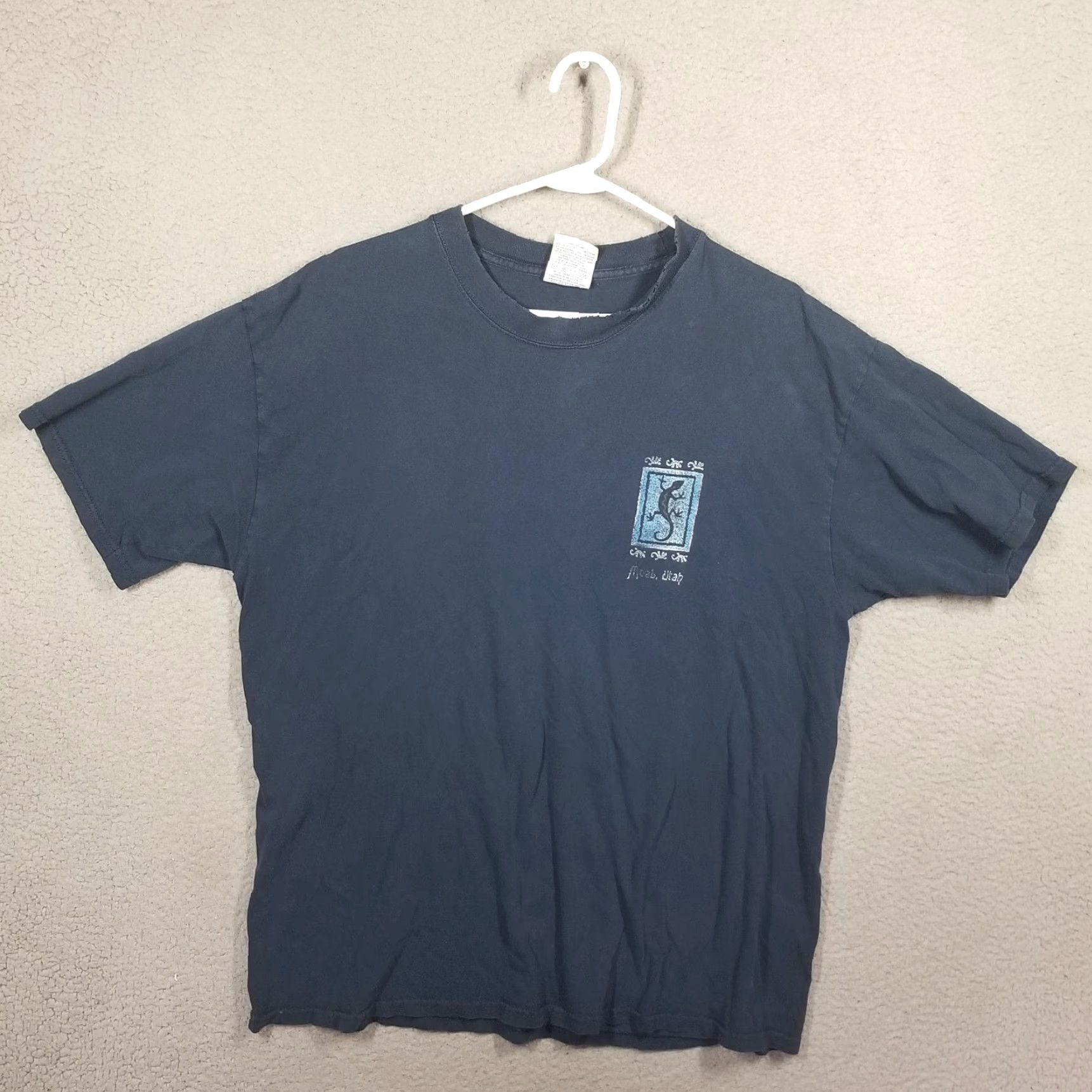 Vintage VINTAGE YachtClub Men's T-Shirt XL Blue Moab Utah Lizard Graphic Souvenir Tee Short Sleeve Cotton Travel Nature Animals Size US XL / EU 56 / 4 - 2 Thumbnail