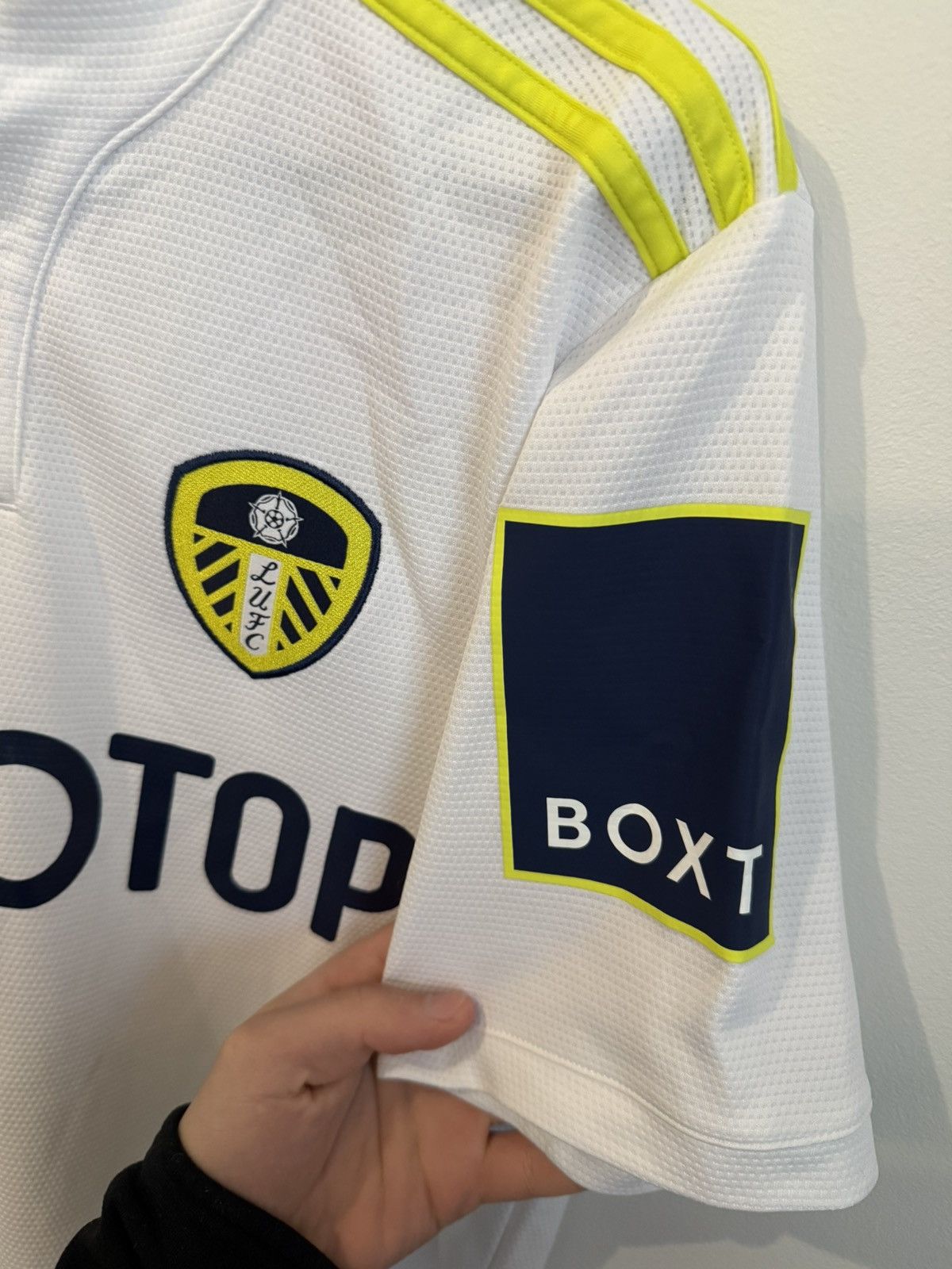 Adidas Leeds United Adidas Home Jersey White 2021/2022 Size US S / EU 44-46 / 1 - 6 Thumbnail