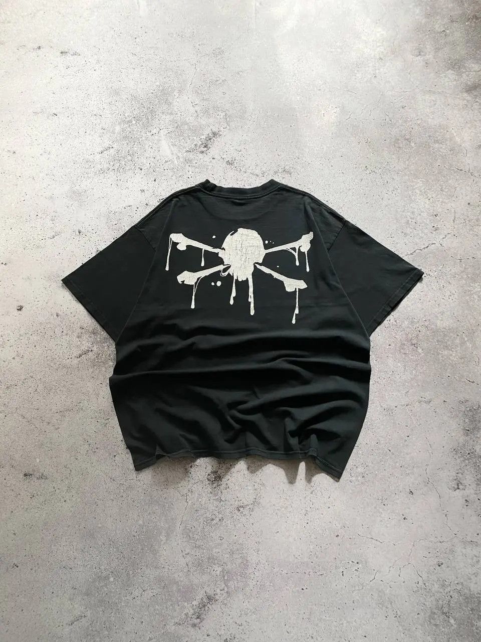 Vintage VINTAGE 90s VINCE NEIL MOTLEY CRUE BONES ILLEGAL FADED TEE Size US XL / EU 56 / 4 - 3 Thumbnail