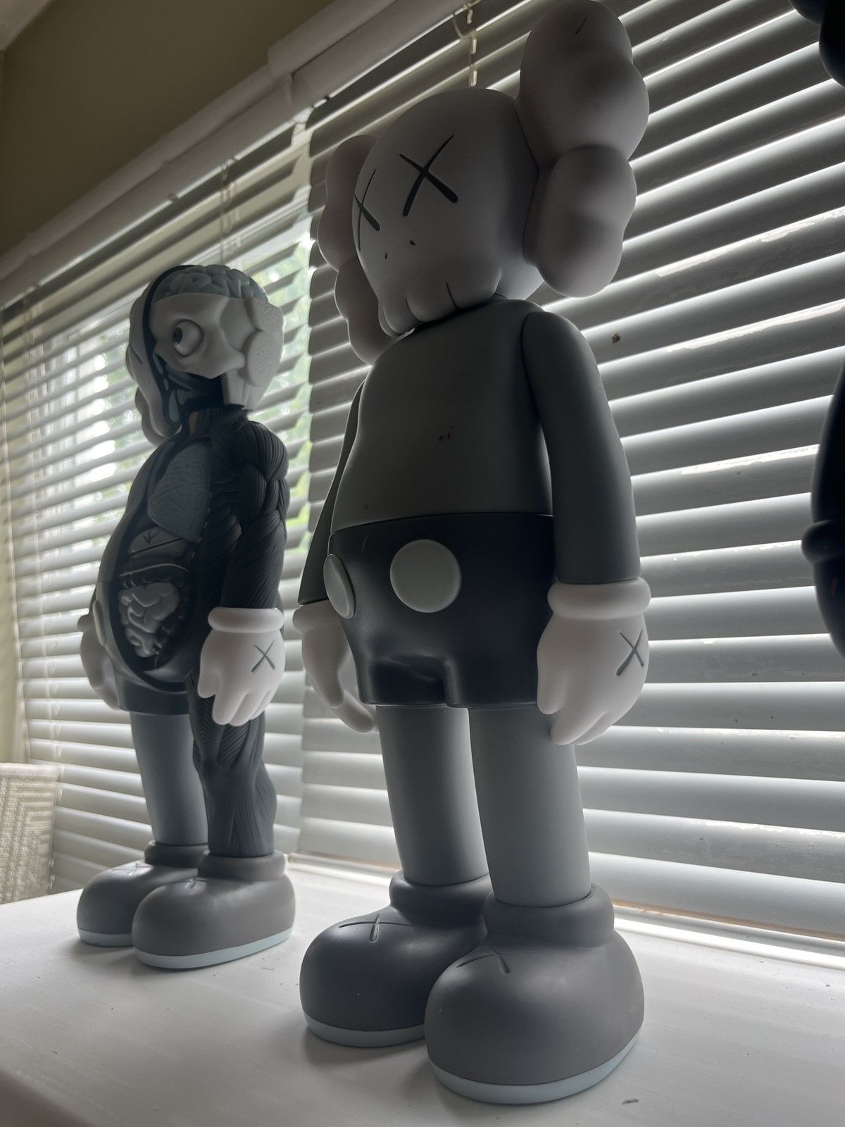 Kaws × Medicom Toy × Original Fake KAWS OriginalFake Companion 2006 Set Grey + Dissected Size ONE SIZE - 8 Thumbnail