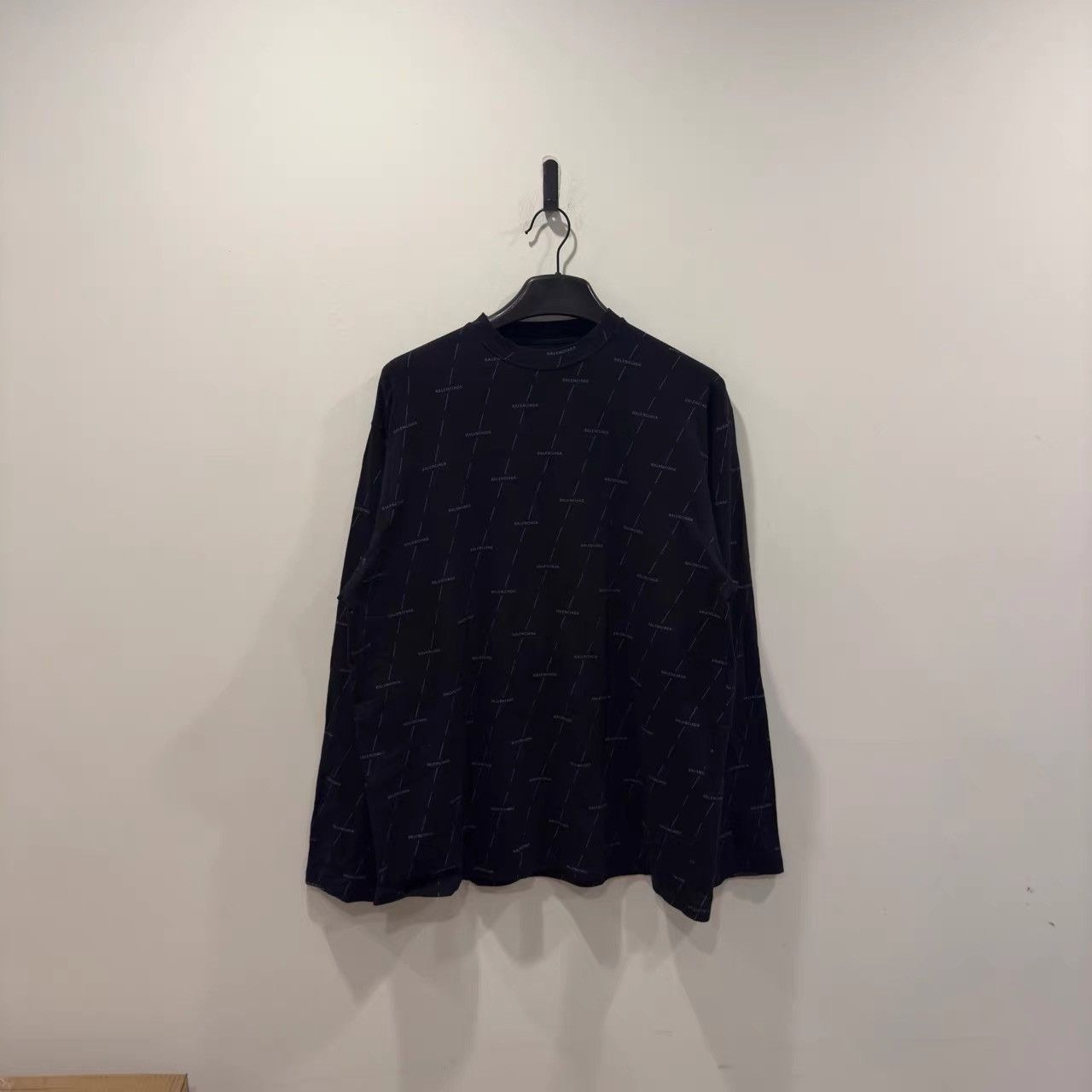 Balenciaga Balenciaga Black Logo All-over Long Sleeve K28 Size US S / EU 44-46 / 1 - 1 Thumbnail