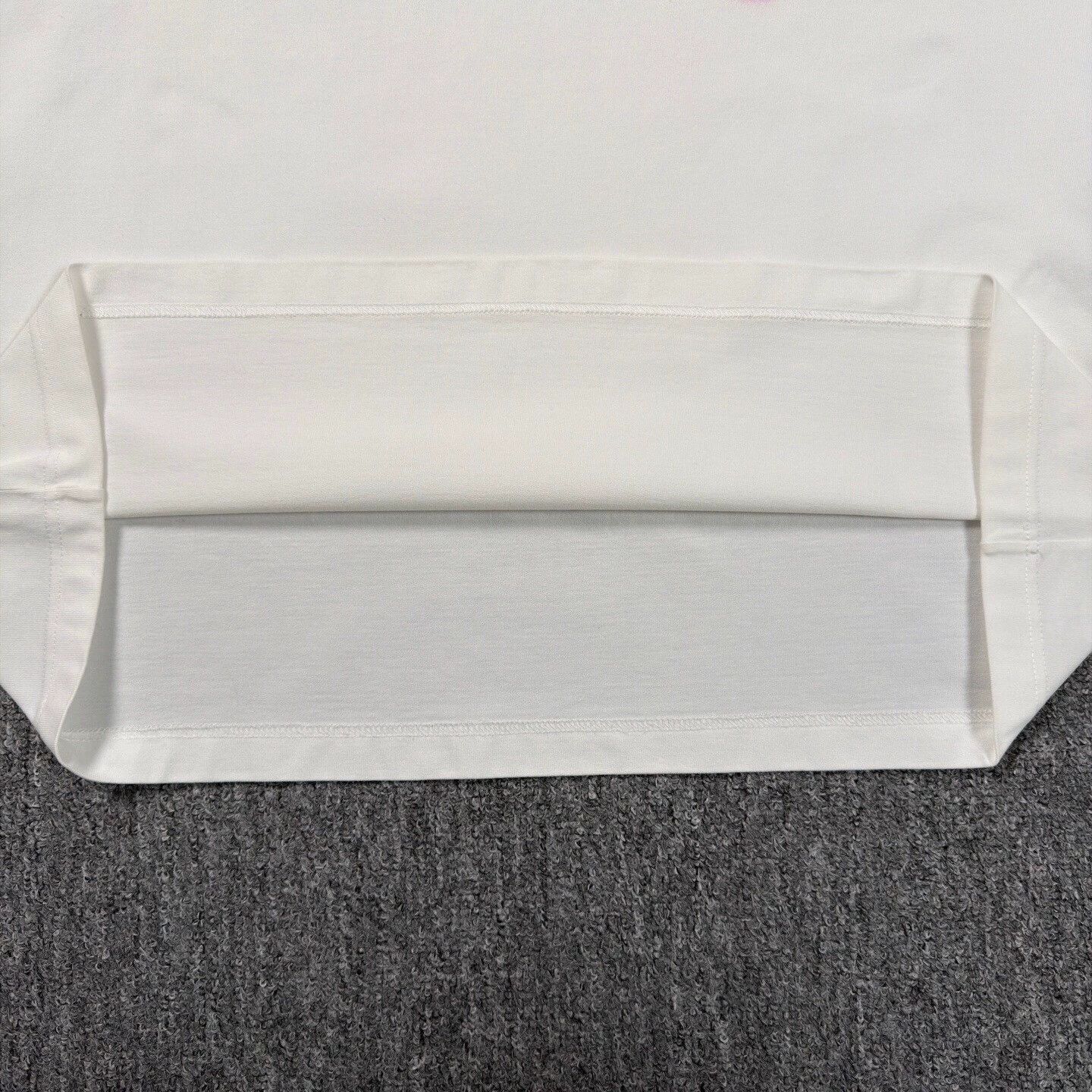 Louis Vuitton LV graffiti white short-sleeve tee XL like new Size US XL / EU 56 / 4 - 7 Thumbnail