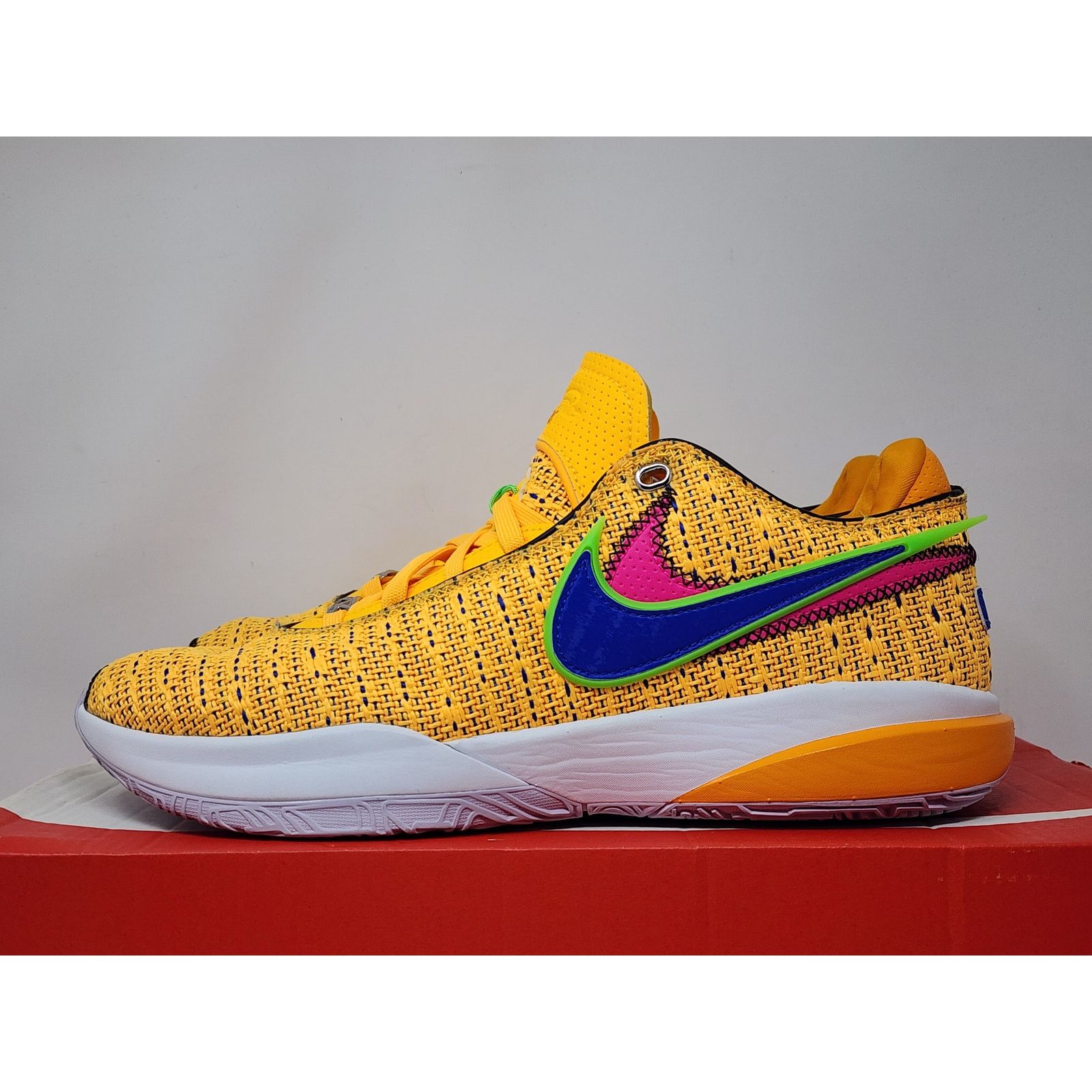 Nike DS Nike LeBron 20 LASER ORANGE DJ5422-801 Size US 8 / EU 41 - 3 Thumbnail