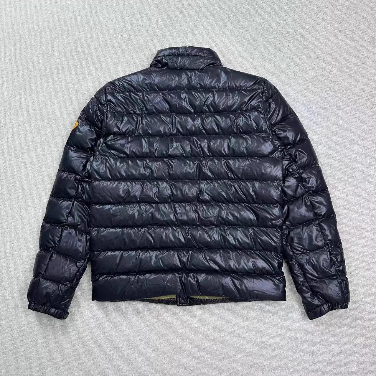 Moncler MONCLER Big Logo Collar thin down jkt 2 Near New Size US M / EU 48-50 / 2 - 2 Thumbnail