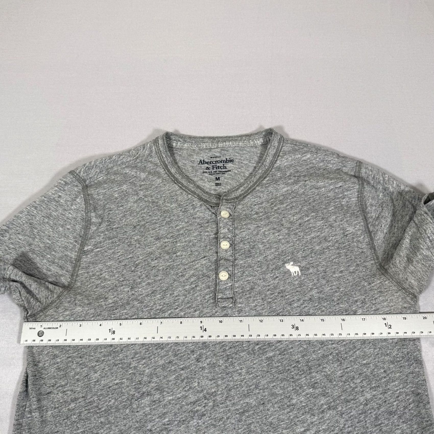 Abercrombie & Fitch Abercrombie & Fitch Shirt Mens Medium Gray Henley Short Sleeve Muscle Tee Stretch Size US M / EU 48-50 / 2 - 3 Thumbnail