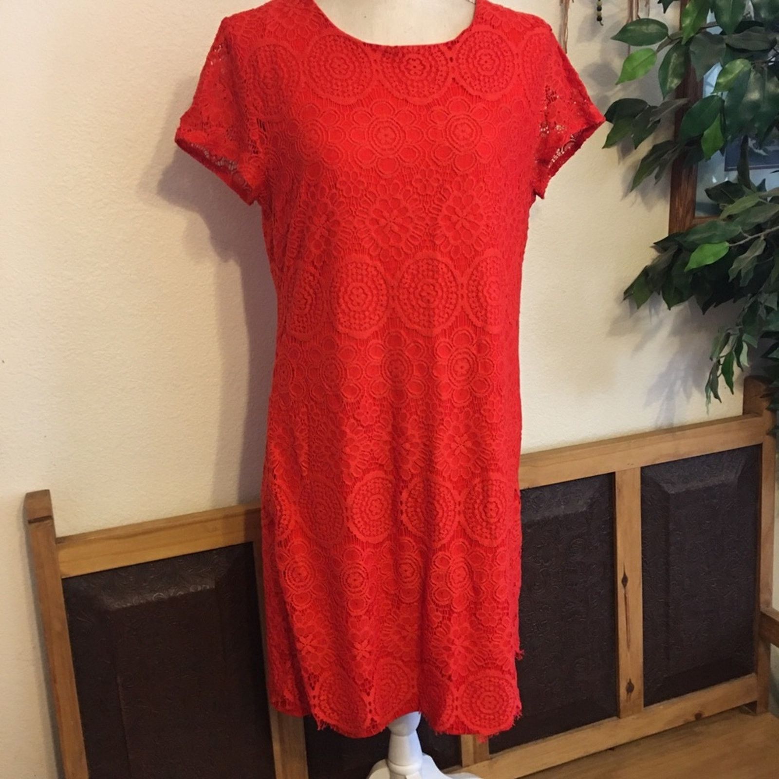 Laundry by Shelli Segal Laundry by Shelli Segal fiery red lace mini dress Size L / US 10 / IT 46 - 3 Thumbnail