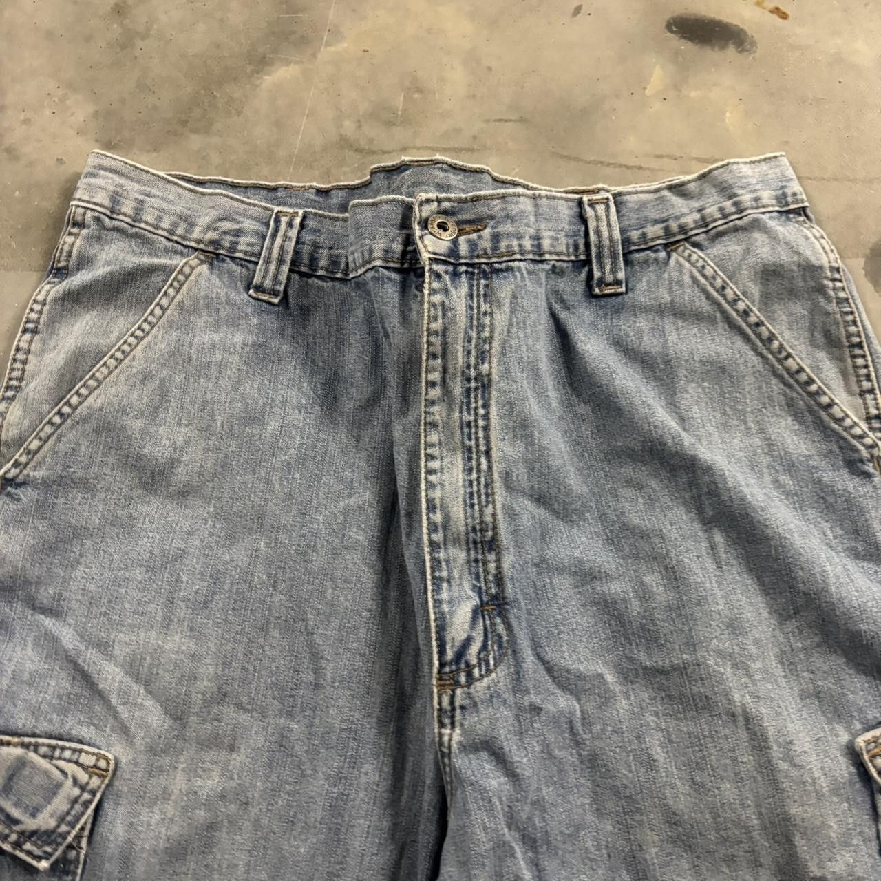 Vintage Crazy Vintage Y2K/2000s Baggy Light Wash Streetwear Skater Cargo Jorts! Size 36 Size US 36 / EU 52 - 2 Thumbnail