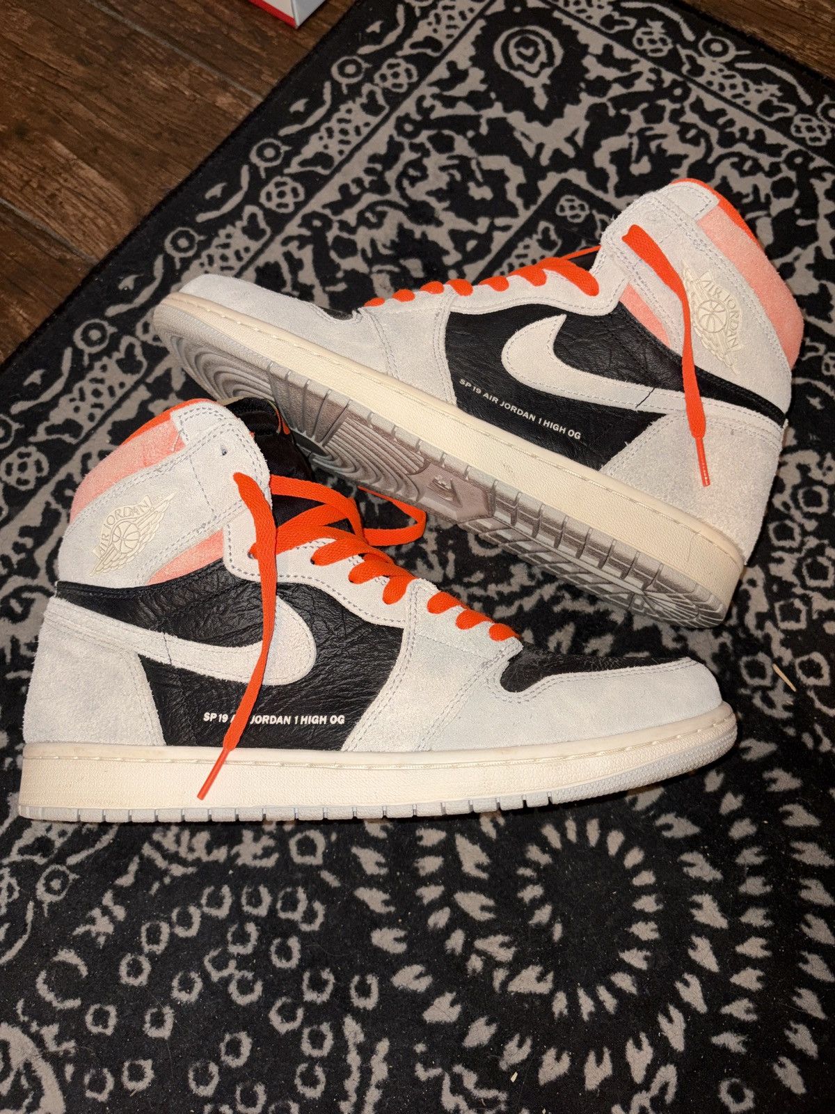 Jordan Brand 2019 Nike Air Jordan 1 Retro High OG Neutral Sneakers Grey Size US 11.5 / EU 44-45 - 2 Thumbnail