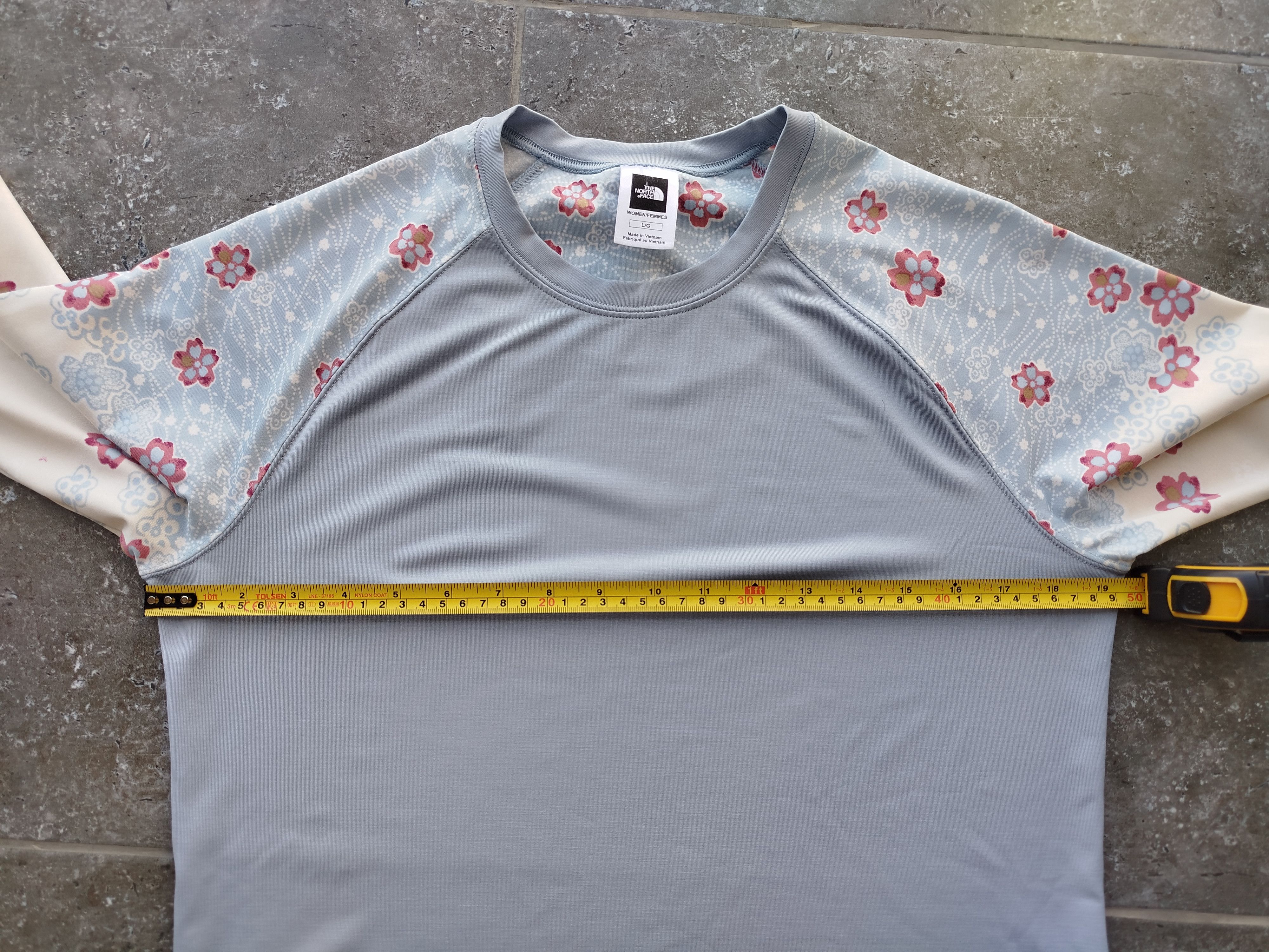 The North Face Womens Top Long Sleeve Blue Floral Lersey VaporWick Size L / US 10 / IT 46 - 11 Thumbnail