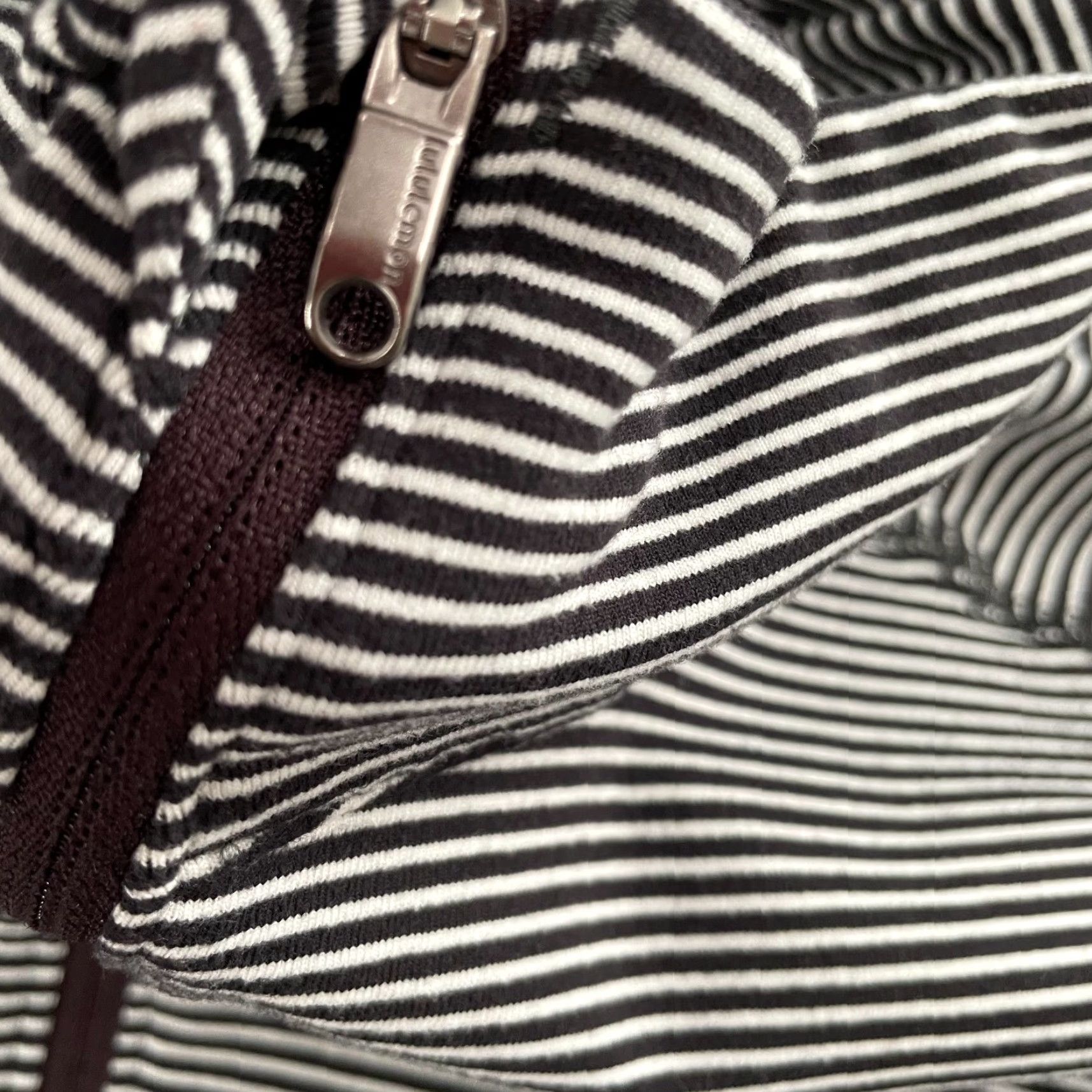 Lululemon Lululemon Black White Striped Pullover 1/4 Zip Sweatshirt Adult Large Performance Mens Size US L / EU 52-54 / 3 - 5 Thumbnail