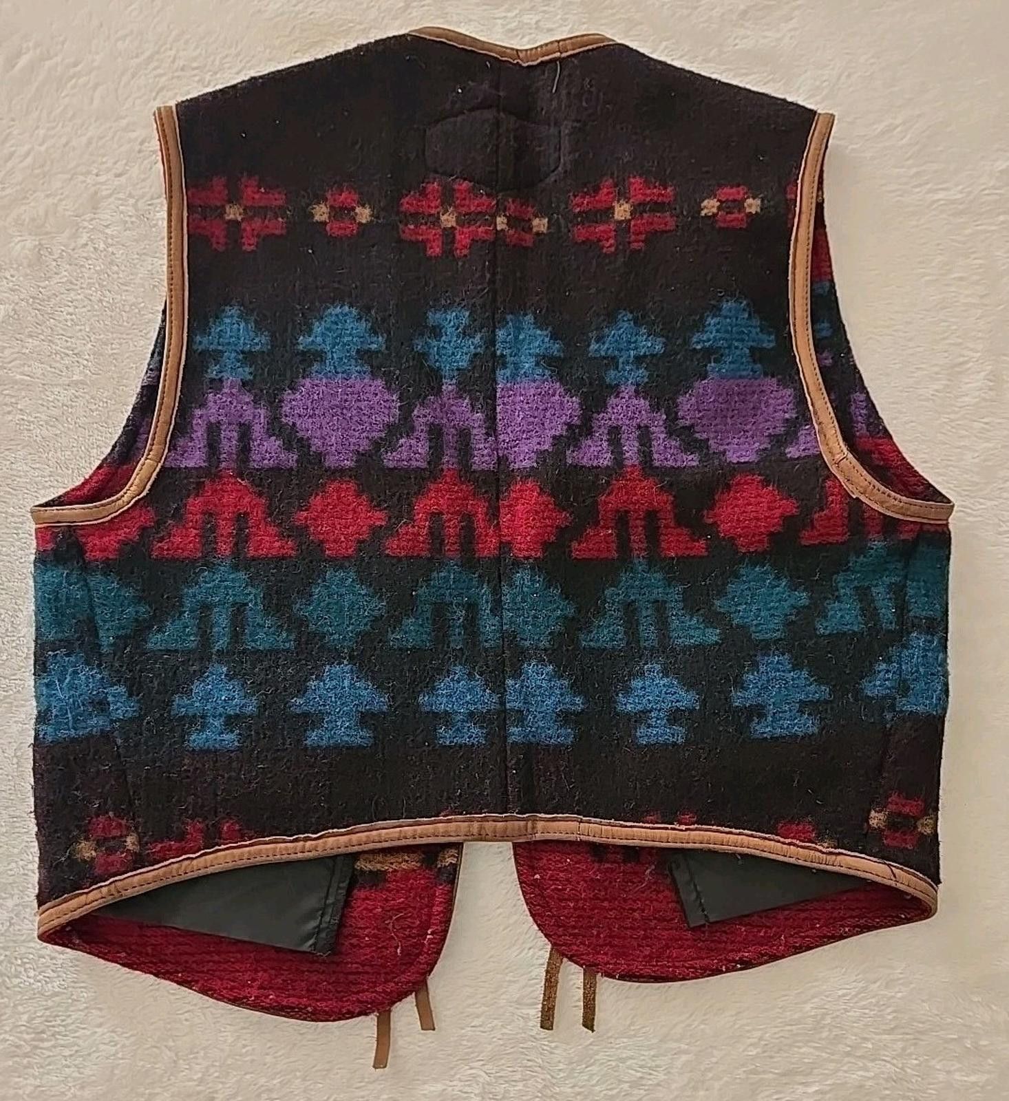 Woolrich Woolen Mills Woolrich Womens M Vintage Wool Vest with Geometric Pattern Size M / US 6-8 / IT 42-44 - 2 Thumbnail