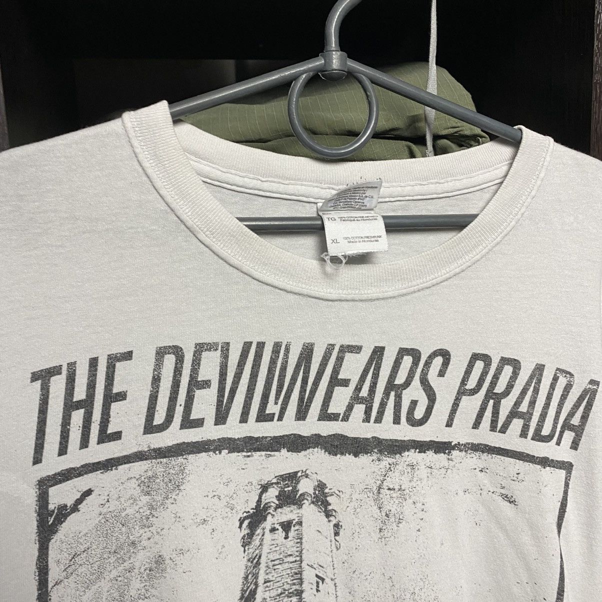 Band Tees Vintage The Devil Wears Prada 2000’s rock band tee size XL Size US XL / EU 56 / 4 - 3 Thumbnail