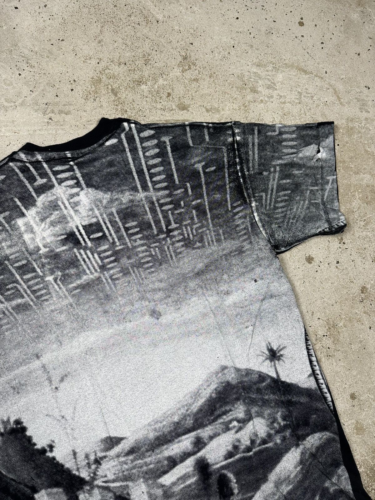 Band Tees Vintage 1994 House of Spirits All Over Print Tee T Shirt Size US XL / EU 56 / 4 - 15 Thumbnail