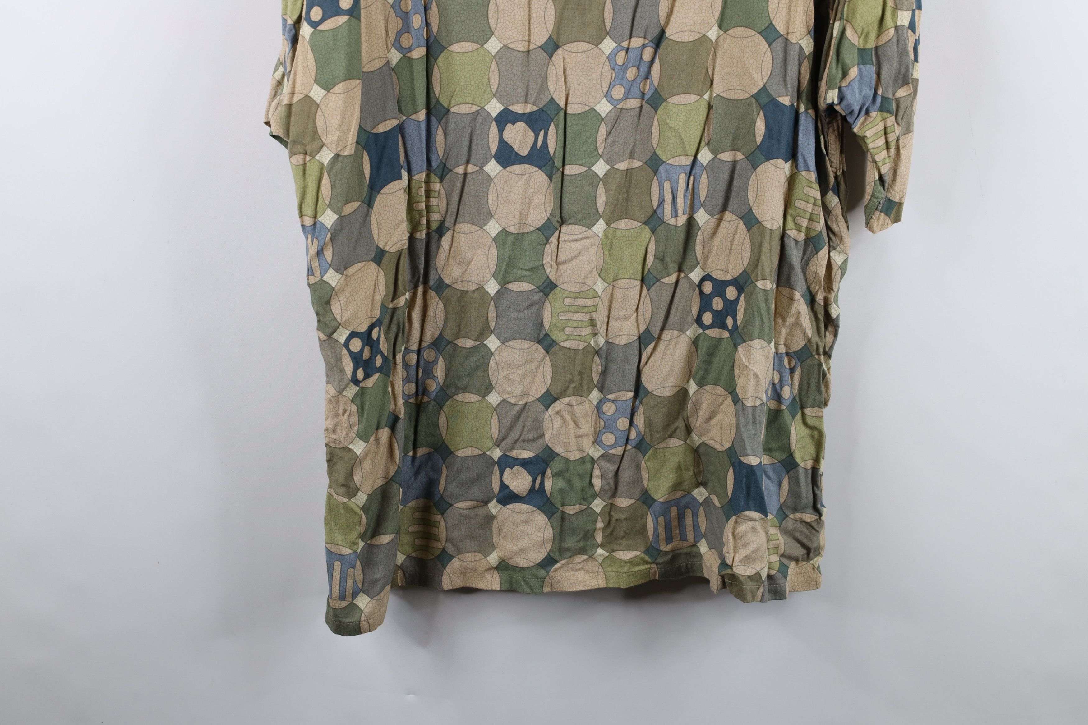 Vintage Vintage 90s Streetwear Rayon Geometric Collared Button Shirt Size US XL / EU 56 / 4 - 10 Thumbnail