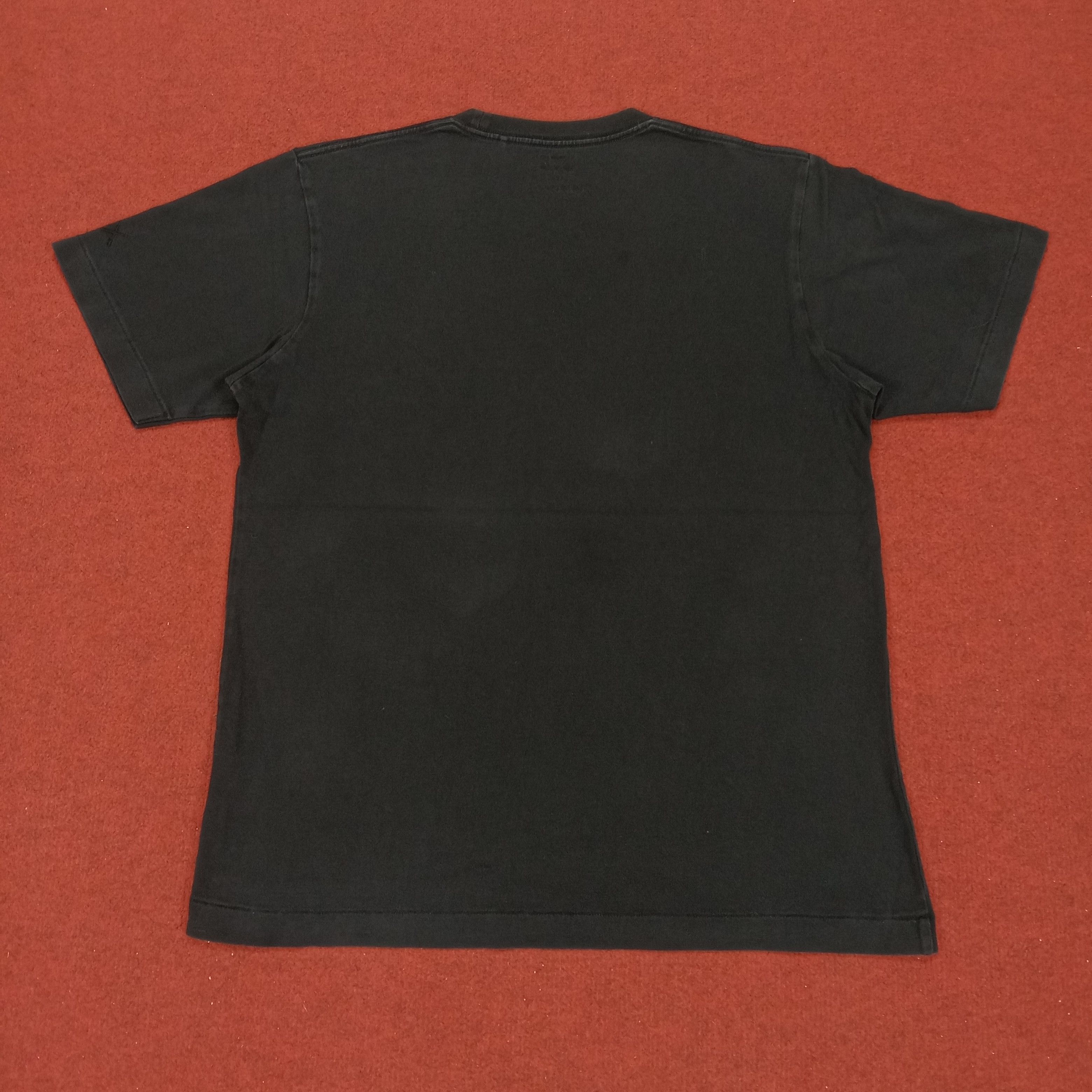 Japanese Brand × Kaws × Uniqlo Kaws X Uniqlo Streetwear Tshirt Size US M / EU 48-50 / 2 - 3 Thumbnail
